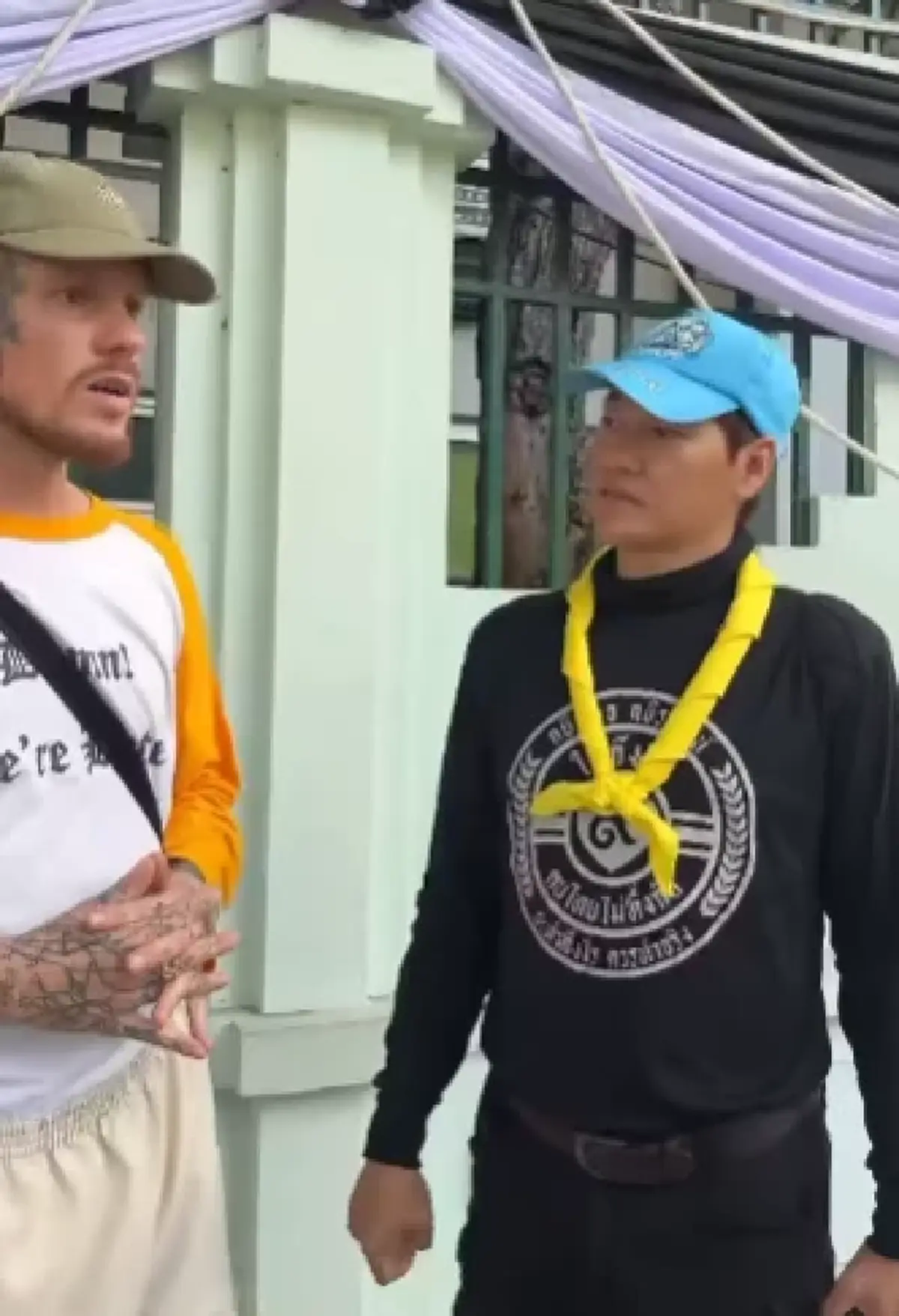 "เล็ก ฝันเด่น" เผยโมเมนต์เจอฝรั่งใส่เสื้อสี ก่อนเห็นอีกทีตกใจ