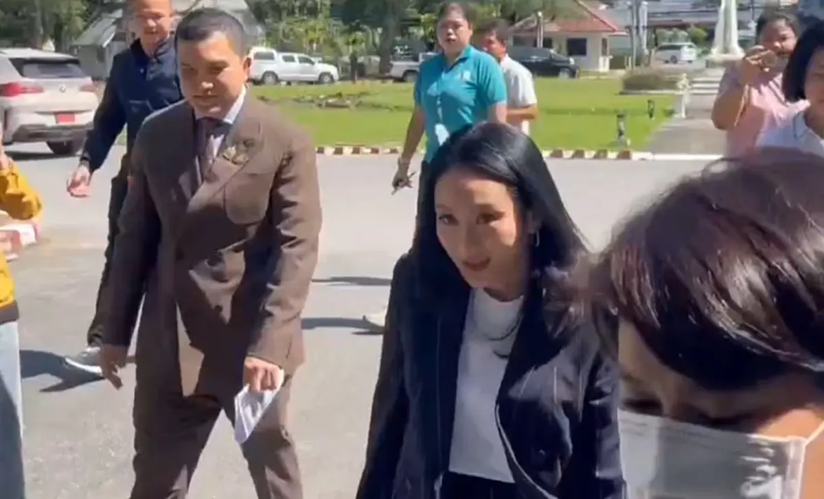 \"แพทองธาร\"เป็นห่วงอาการเรื่องกระดูกคอ นำหนังสือธรรมมะมาฝากพ่อ