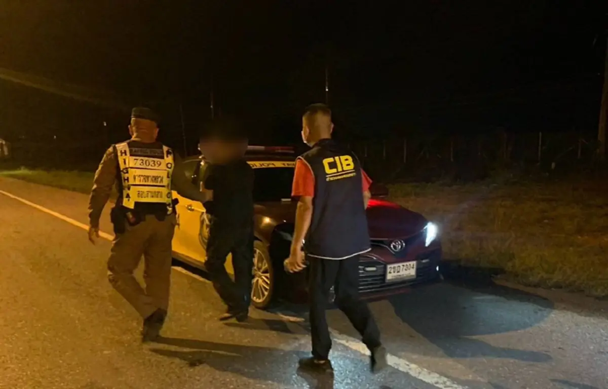 CIB ออกตรวจรถต้องสงสัย พบ 16 ต่างด้าว นั่งอัดกันมาเต็มคัน