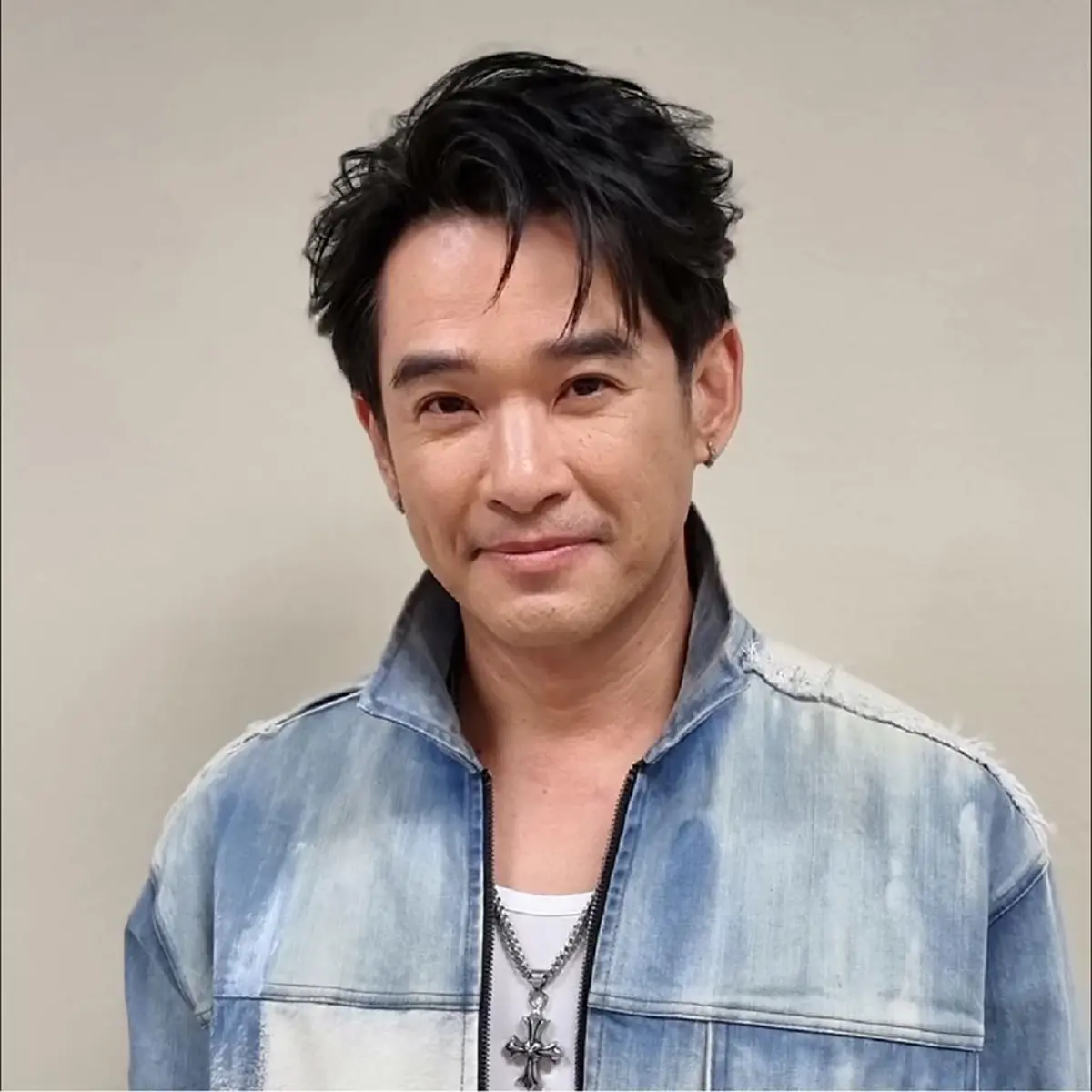 เกิดอะไรขึ้น ลิฟท์ โพสต์ชวนสงสัย คนใกล้ตัวทำร้ายกันเจ็บที่สุด