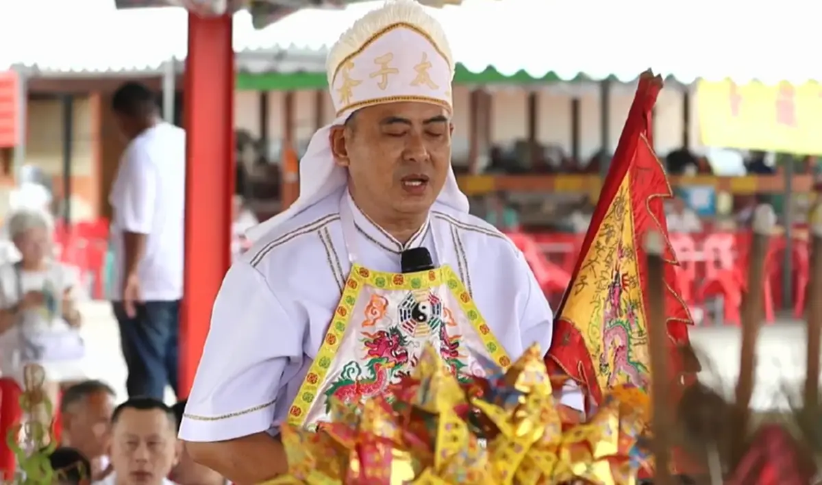 แห่ส่องเลขเรือสำเภามงคล ชาวสมุทรสงครามพิธีกินเจ ขอพรเทพเจ้า