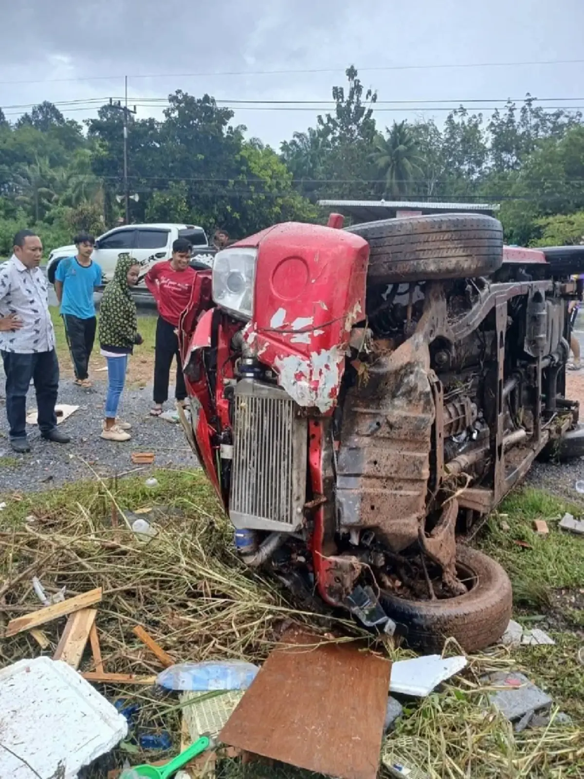 ปาฏิหาริย์ รถพังยับแต่คนขับไม่เป็นไร เห็นพระที่ห้อยยกมือสาธุ