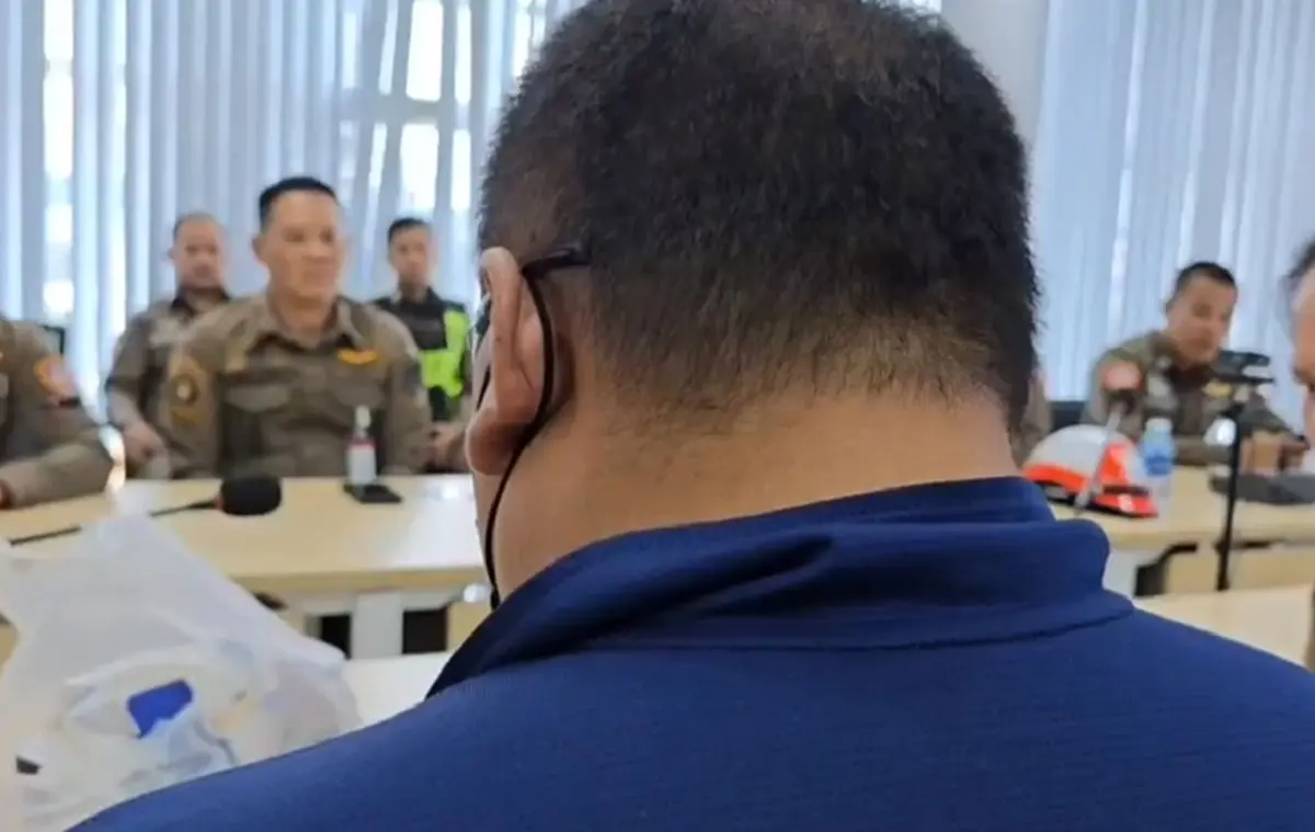 มอบตัวแล้ว หนุ่มถีบกระจกรถ เครียด-สถิติหลุด จบด้วยการไหว้ขอขมา