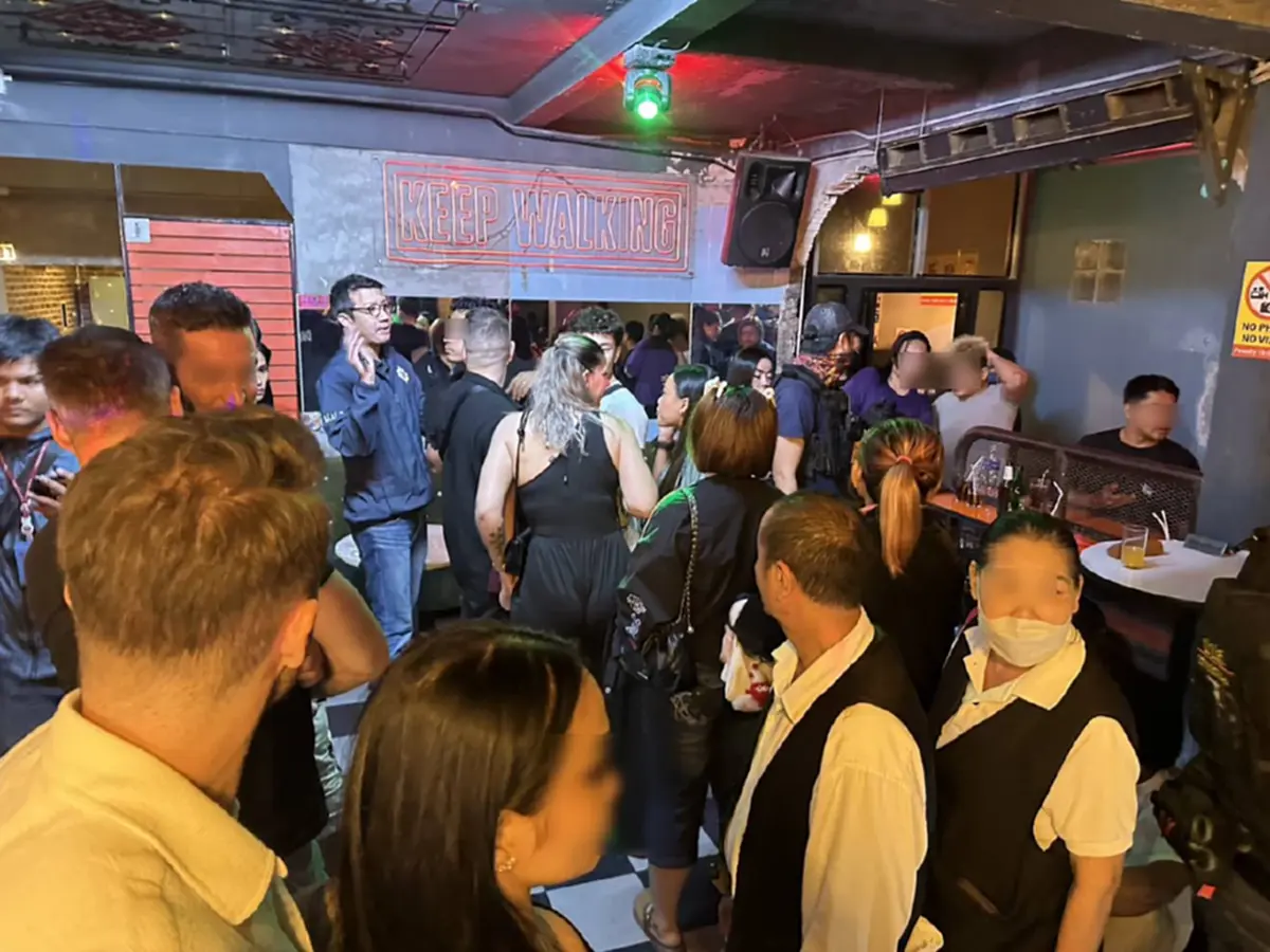 บุกจับผับดังราชปรารภ เปิดยันหว่าง ของกลางเพียบ ยิ่งค้นยิ่งพีค