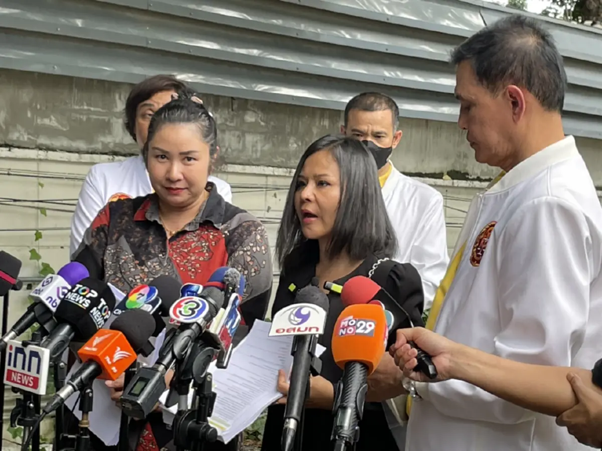 สีกายุ ยันชัดเงิน 12.2 ล้านไม่ได้อยู่ในบัญชีวัด หอบหลักฐานพบตร.