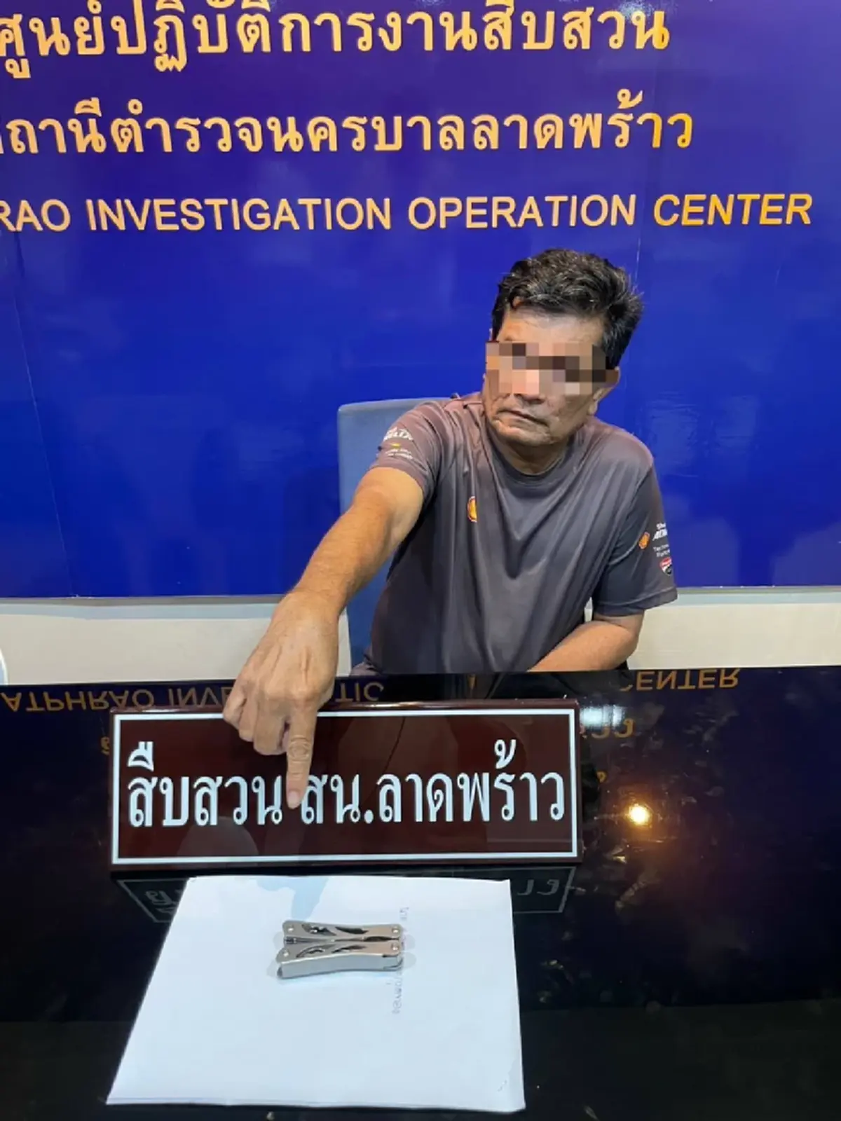 เข้ามอบตัวแล้ว แท็กซี่หัวร้อนหลังก่อเหตุเอามีดทำร้ายคนขับจยย.
