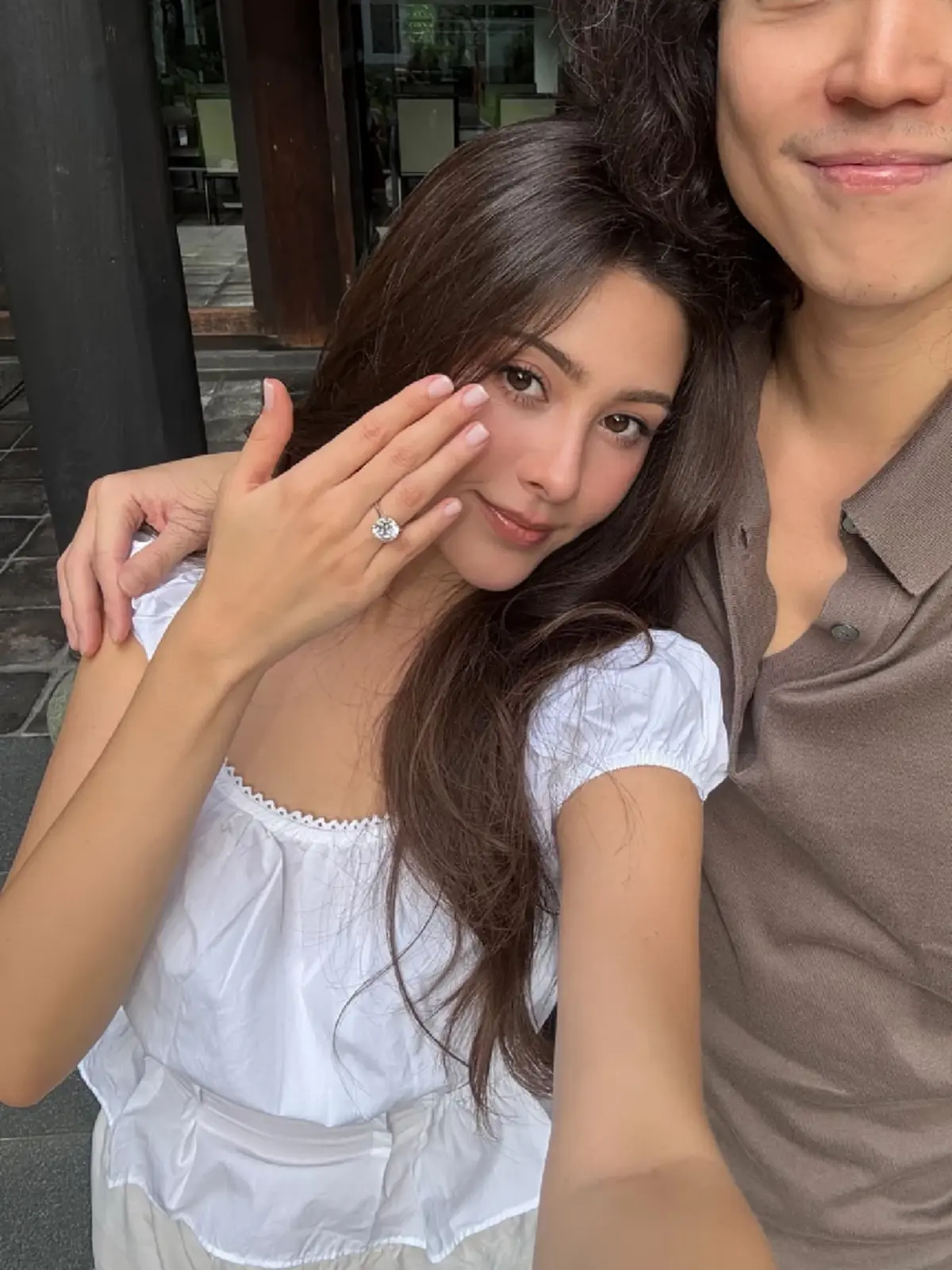 นางเอกสาว ถูกแฟนหนุ่ม ระฟ้า ทายาทอากู๋ แกรมมี่ เซอร์ไพรส์ขอแต่งงาน