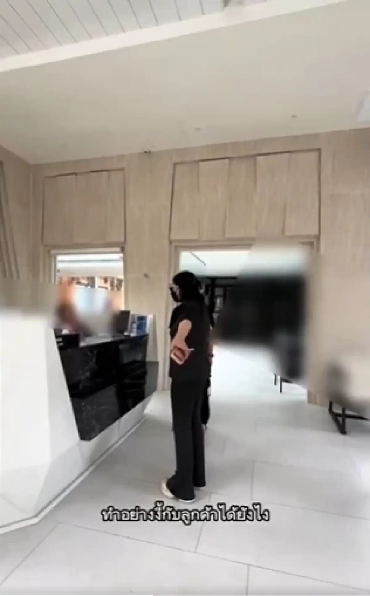 ดราม่า โรงแรมดังหาว่าลูกค้าขโมยไดร์ ค้นกระเป๋าโชว์ของส่วนตัว