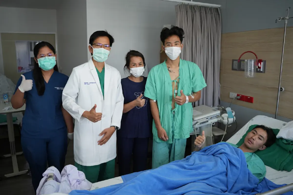 ครั้งแรกในไทย ผ่าตัดปลูกถ่ายตับฝาแฝดชายสำเร็จ ฝีมือคณะแพทย์ มช.