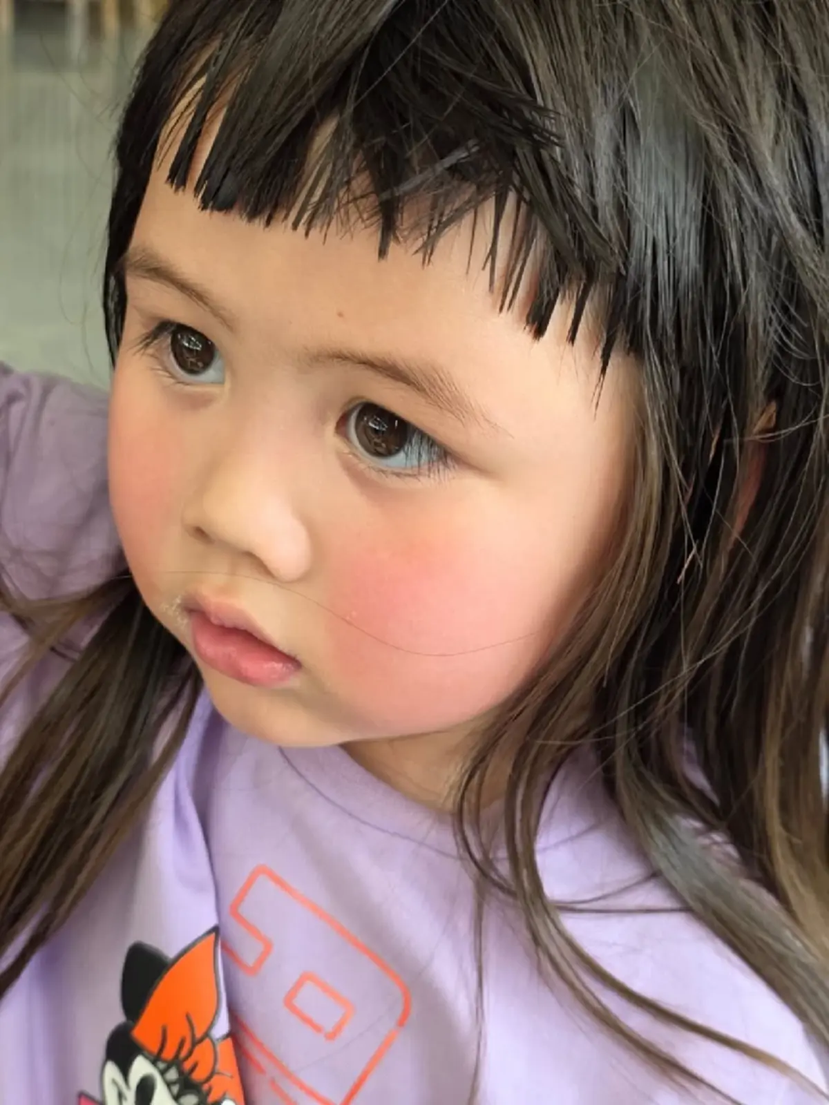 แม่ชมแต่งตัวหวานละมุนสุดปัง รอลูกชาย “พี่สายฟ้า” โชว์สกิลขี่ม้า