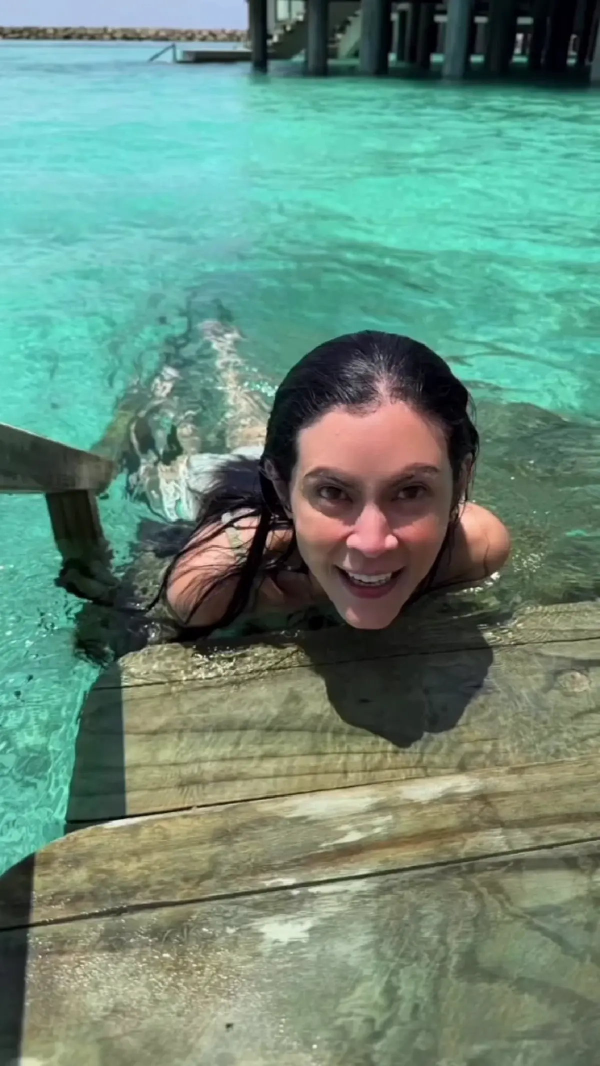 &quot;ปิ่น เก็จมณี&quot; แซ่บทะเลลุกเป็นไฟ! ทริปมัลดีฟส์ร้อนแรงเกินต้าน