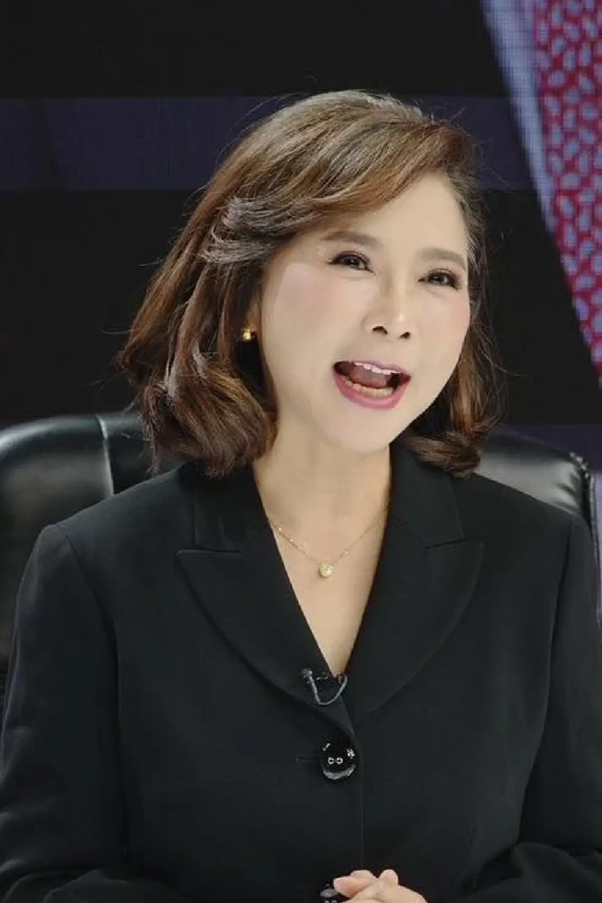 ต๊ะ นารากร เปิดสกิล ลองชุดยังไงไม่ให้ดราม่า โดนเจ้าของแบรนด์สับ