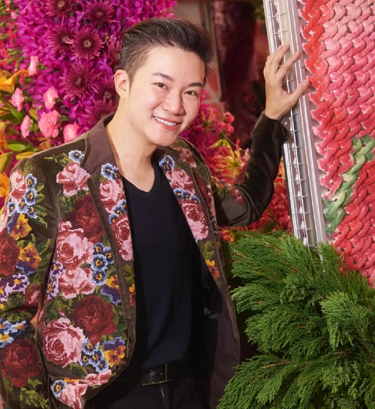 "อั๋น ภูวนาท" ซัดเดือด ผู้นำยืนผัดข้าว - เดินหนีนักข่าว