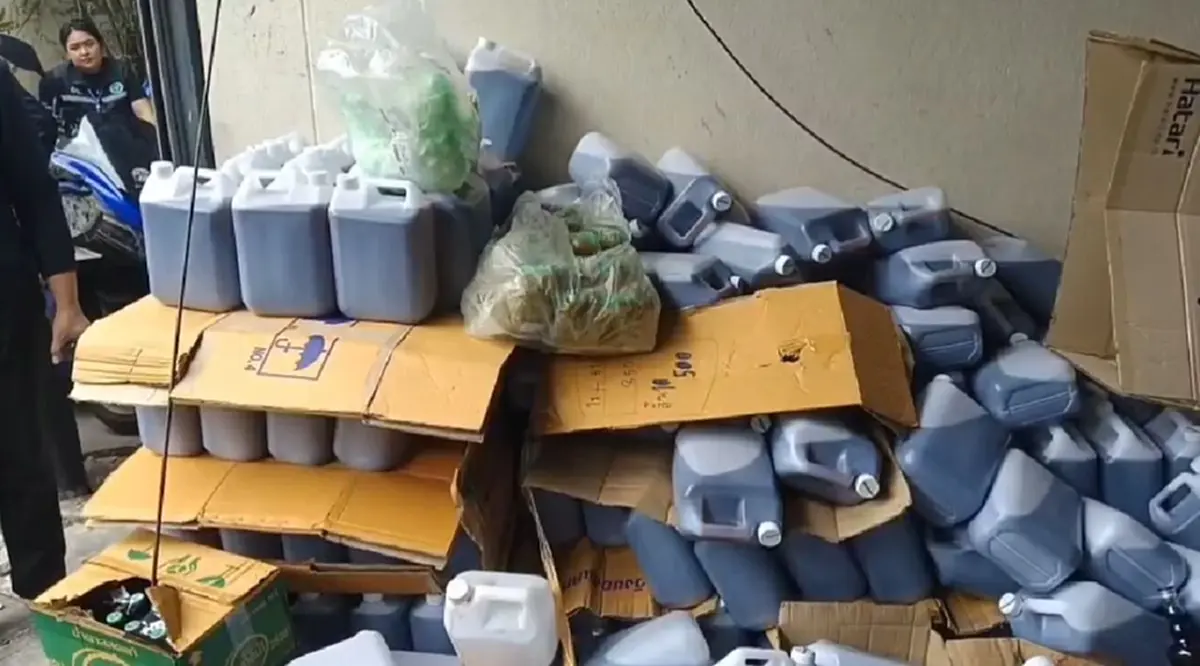 บุกทลายโรงงานน้ำกระท่อมข้ามชาติ แพร่ทั่วกรุง-ส่งออก ยึด 320 ล้าน