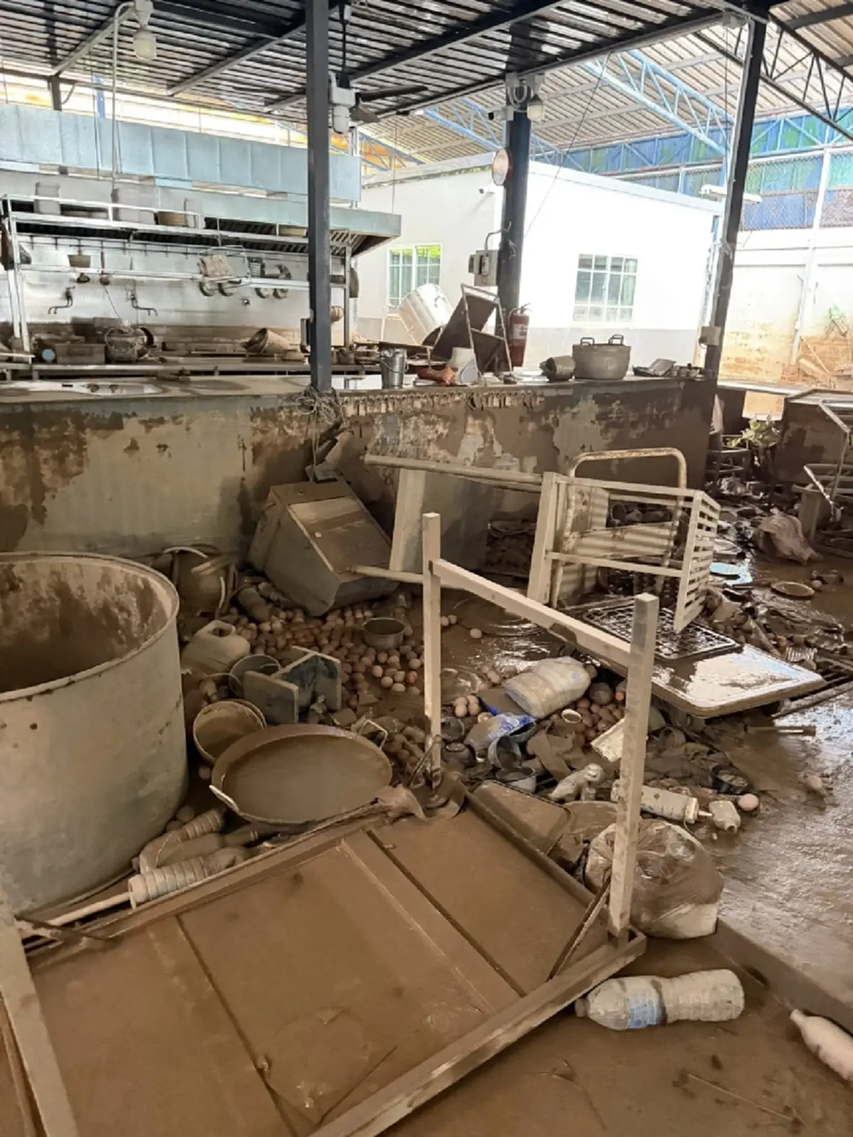 ร้านดังหาดใหญ่เผยภาพหลังน้ำลด เหมือนวันสิ้นโลก สัญญาจะขอตอบแทน