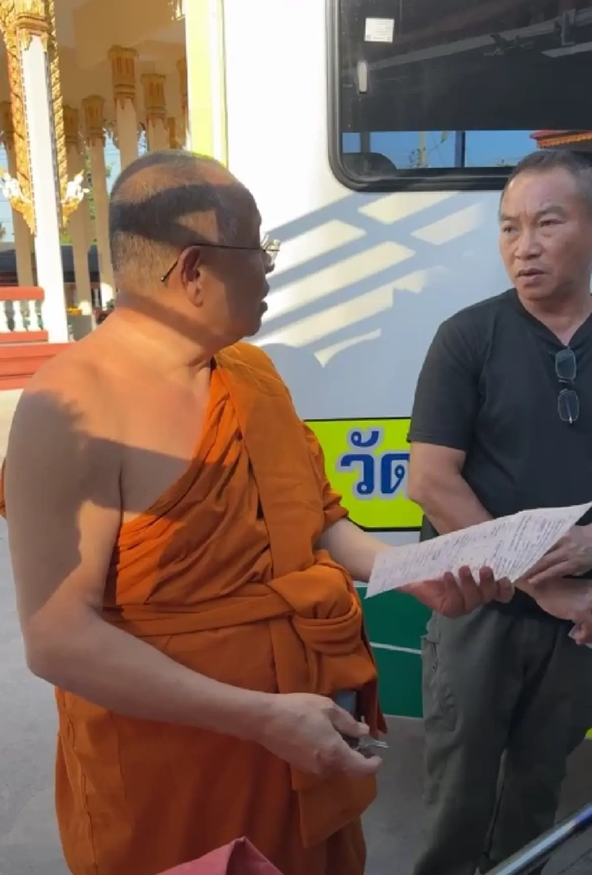 ตกใจทั้งวัด เปิดโลงเตรียมเผา เจอคุณยายฟื้นขึ้นมาขยับตัวได้