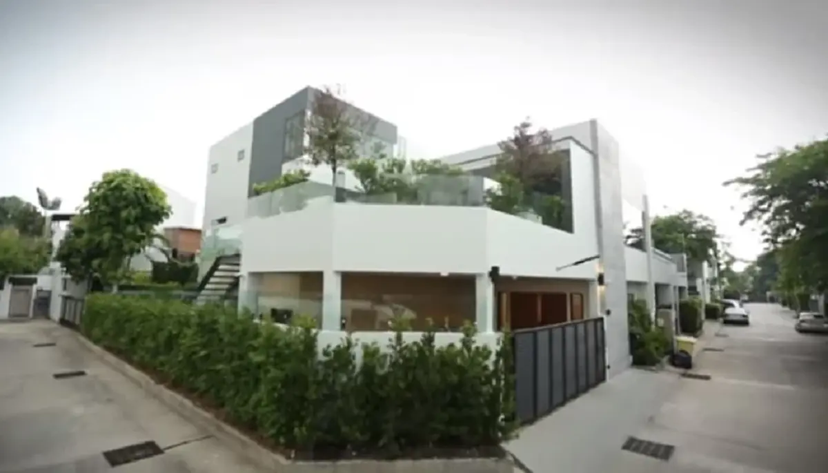 เปิดบ้าน \"นานา ไรบีนา - เวย์\" หรูหรามีสไตล์ ทำชั้นวางรองเท้าในห้องน้ำ