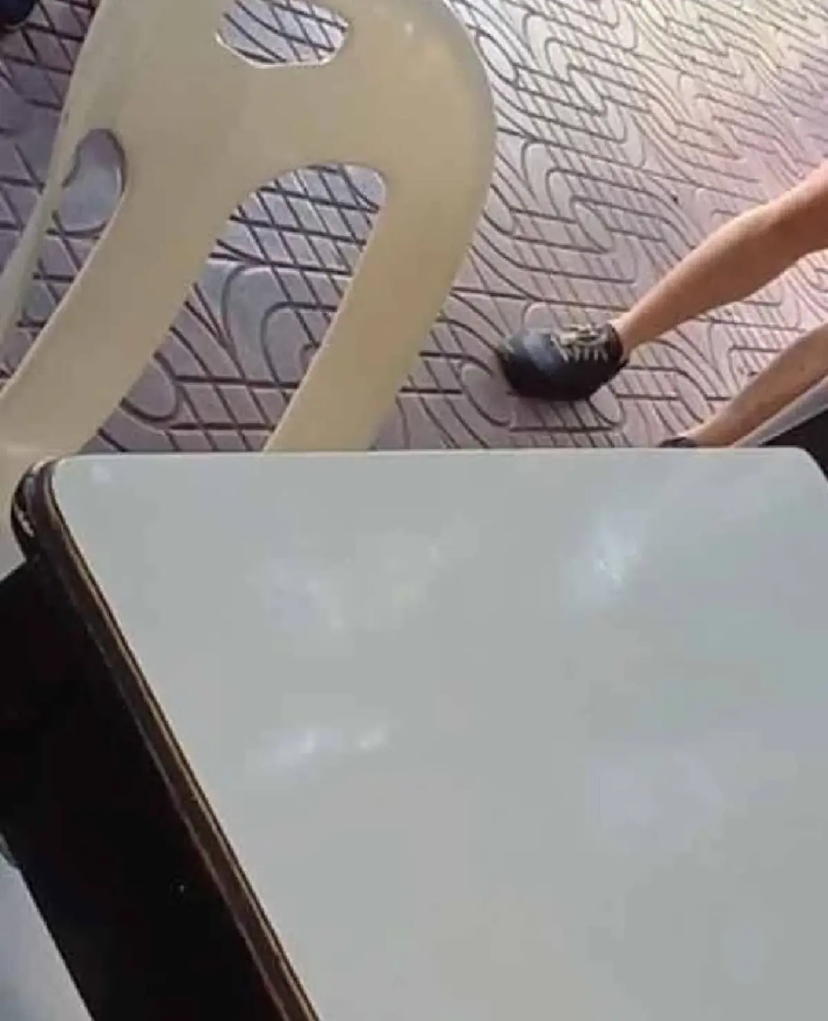 ม้วนเดียวจบ ร้านดัง แจงแล้ว ดราม่าไล่ลูกค้า เพื่อนไม่ครบห้ามนั่ง