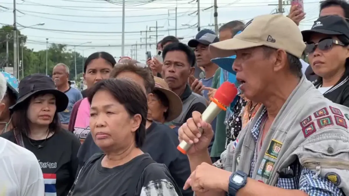 ชาวอยุธยาไม่ทน! ปิดถนนร้องรัฐ หลังน้ำท่วมยืดเยื้อนานกว่า 3 เดือน