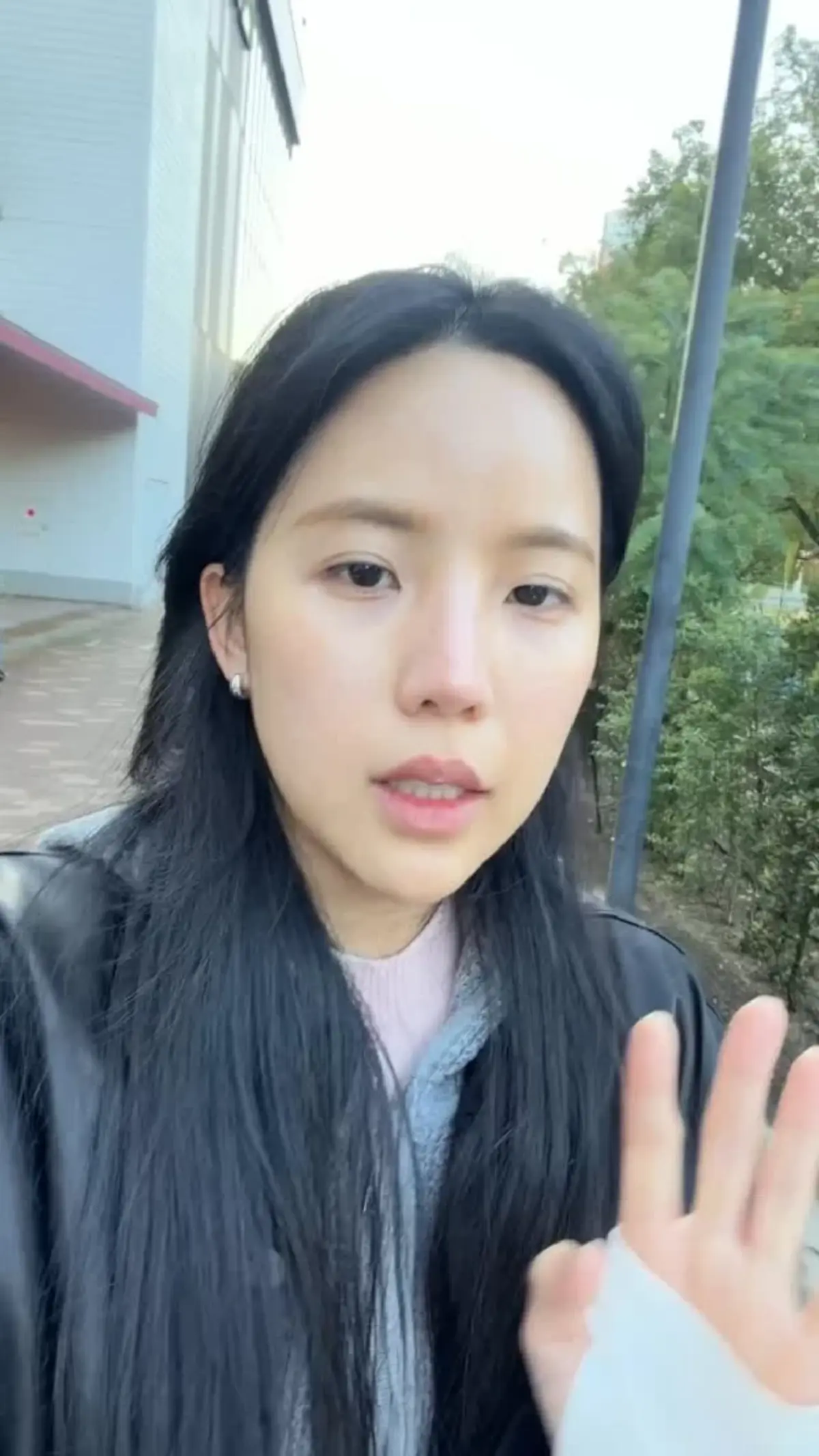 อยู่ไกลแต่ไม่ทิ้งบ้านเกิด เจนิส รีบช่วยเหลือผู้ประสบภัยน้ำท่วม 