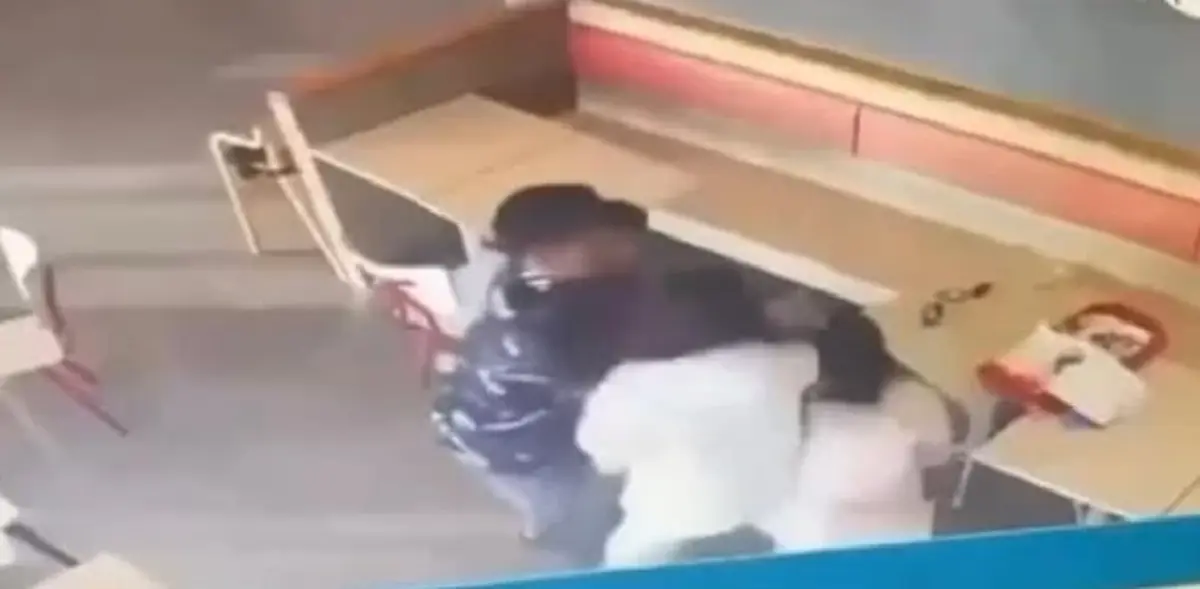 ไม่อยากจะเชื่อ ฟังคำพูดชายทำร้ายภรรยาจนสลบคาร้านอาหาร