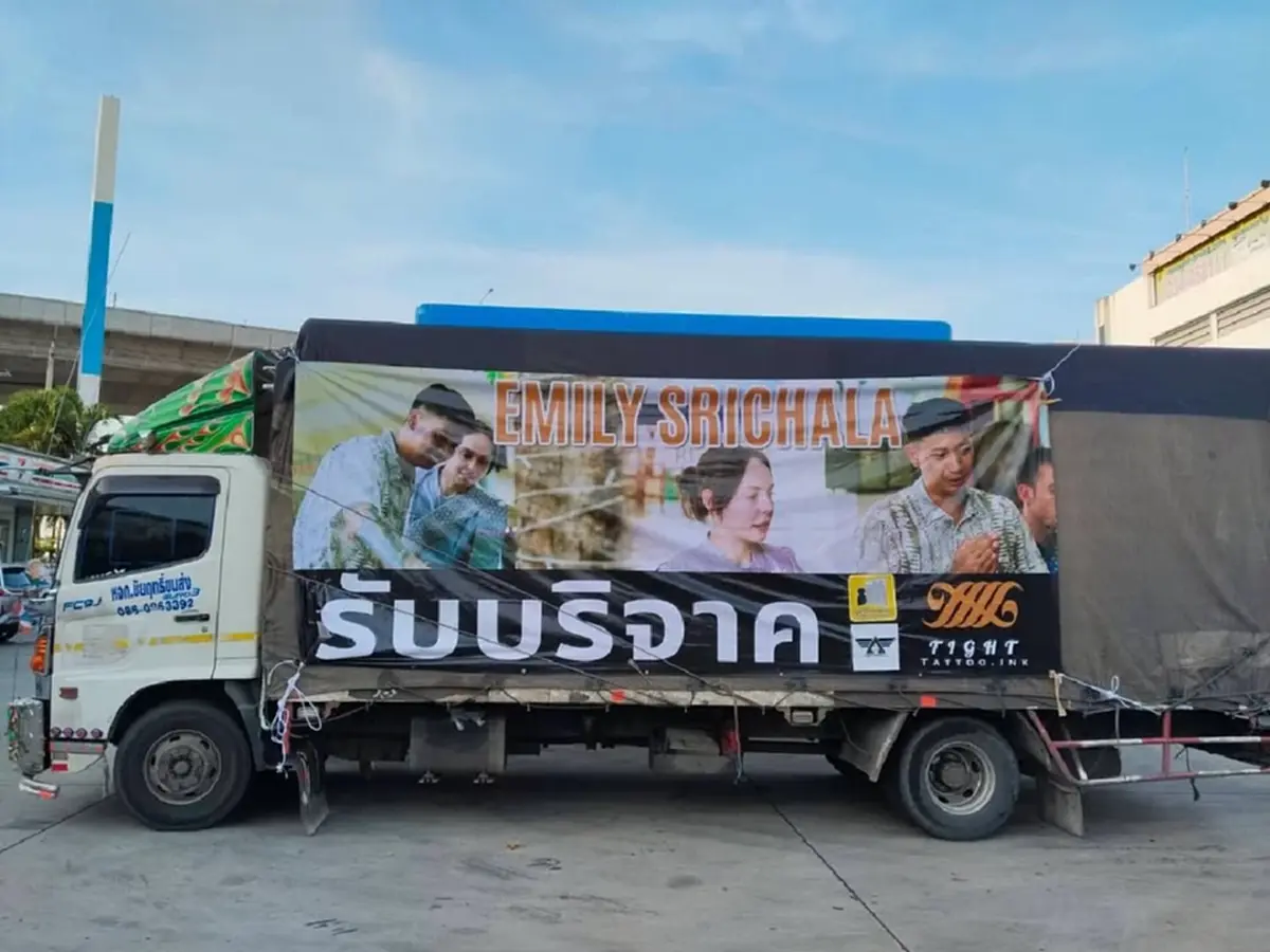  ฝรั่งหัวใจไทย ลงพื้นที่–บริจาค–อัปเดตสถานการณ์น้ำท่วม