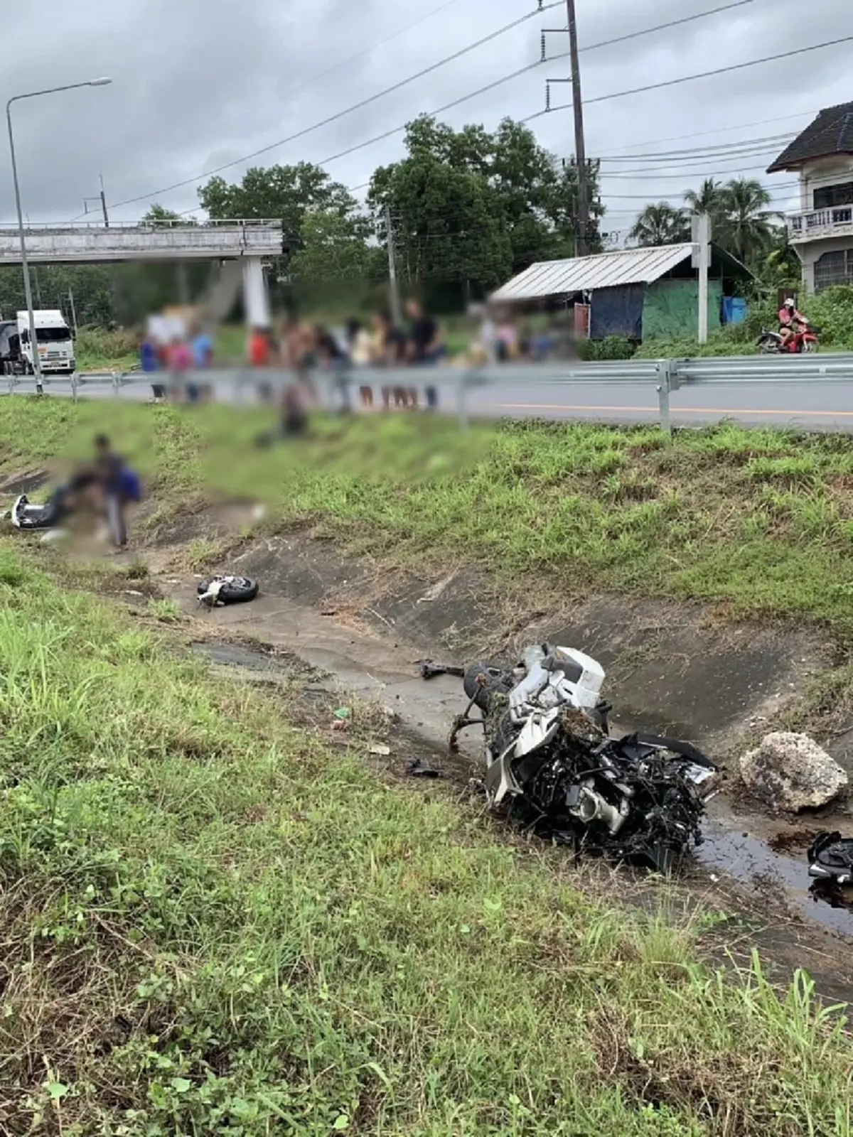 ส่งกำลังใจ \"พิมรี่พาย\" โพสต์ พ่อประสบอุบัติเหตุ บิ๊กไบค์ขาด 2 ท่อน