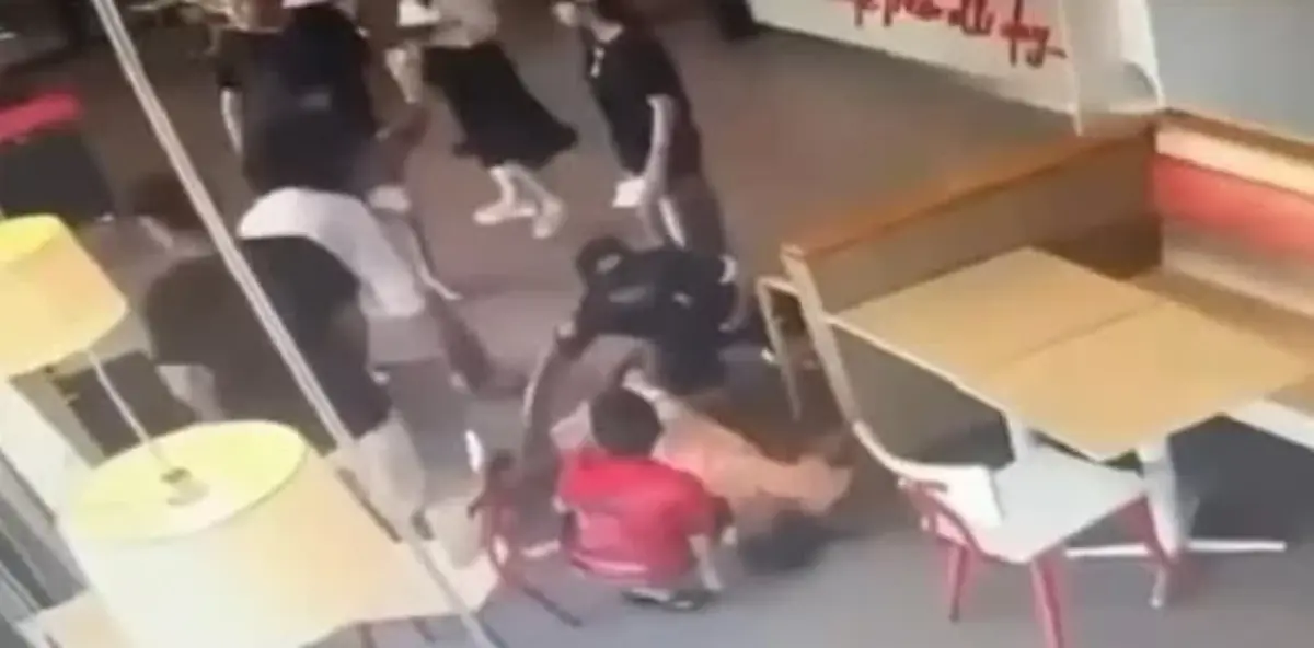 ไม่อยากจะเชื่อ ฟังคำพูดชายทำร้ายภรรยาจนสลบคาร้านอาหาร