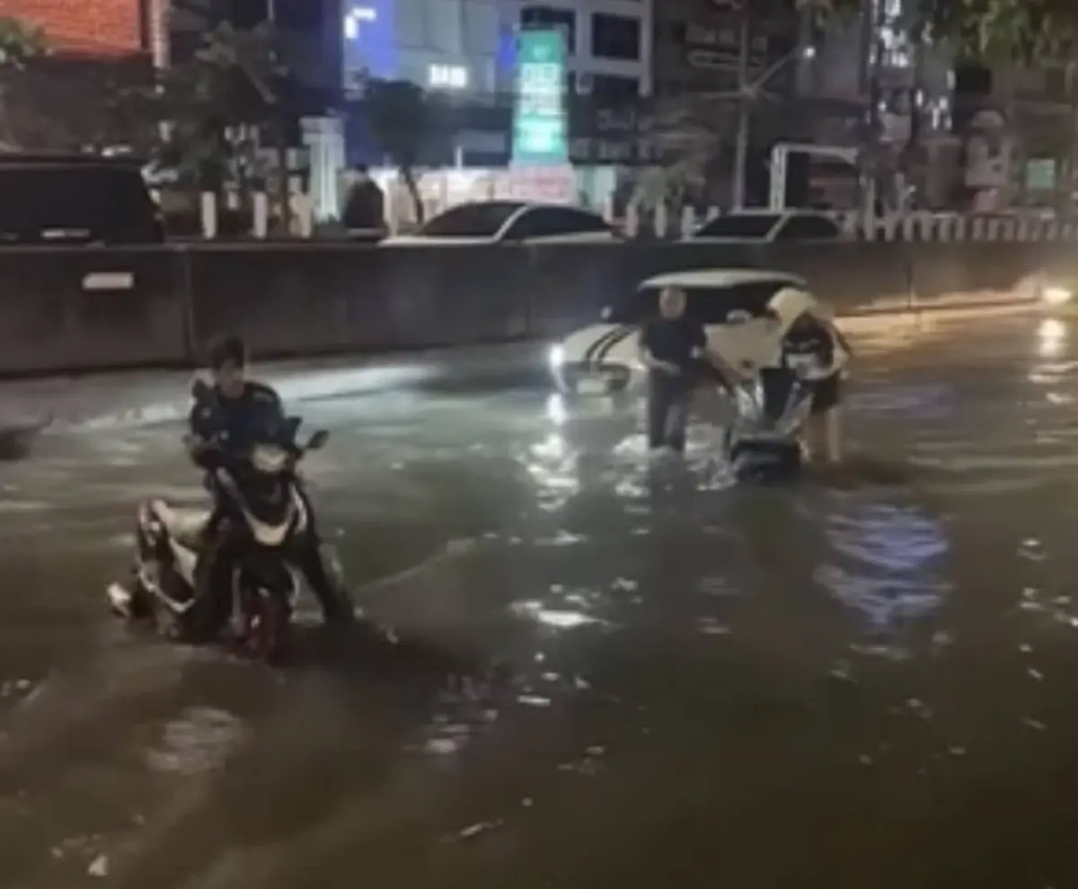 เช็กพื้นที่เลย กทม.แจ้งปิดการจราจร รถติดหนัก น้ำท่วมสูง