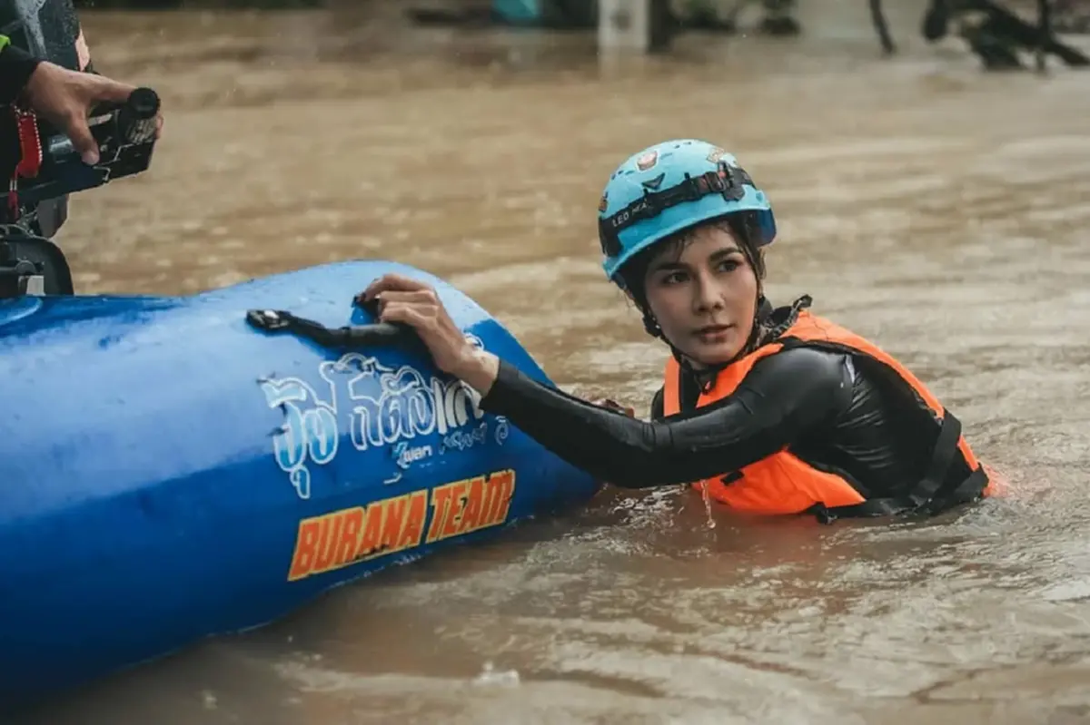 สุดสะเทือนใจ! น้องแน๊ตช่วยลำเลียงผู้เสียชีวิตน้ำท่วมใต้