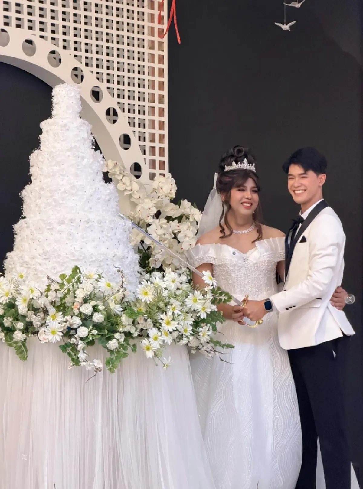 แพรรี่ เฉลยแล้ว หลังเผยภาพชุดแต่งงาน ชาวเน็ตสงสัยจริงหรือหลอก