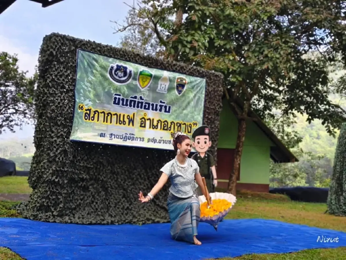 สาวฟ้อนรำอยู่บนเวที โดดช่วยหญิง 17 เจ็บท้องคลอดกะทันหัน