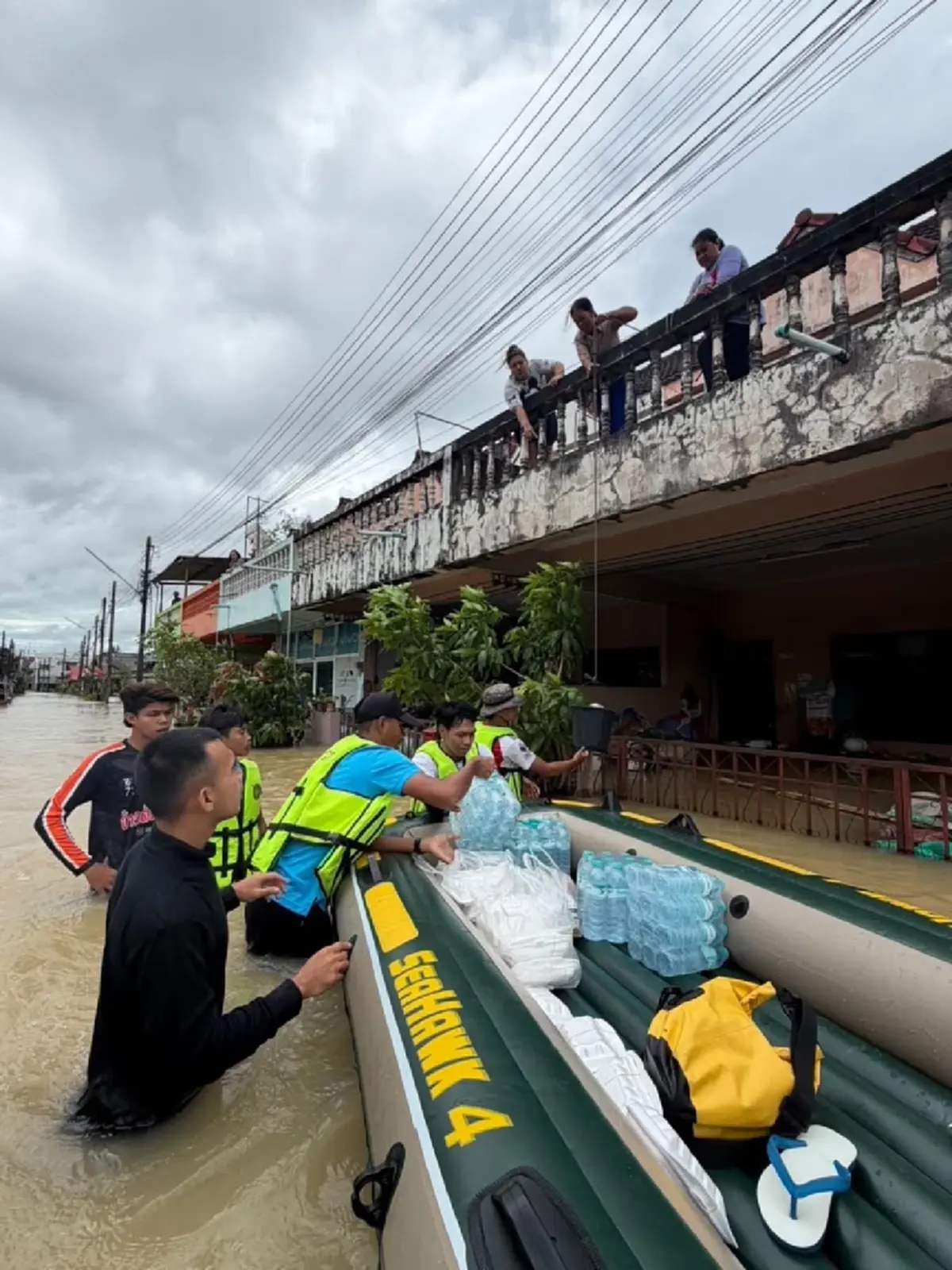 น้ำท่วมใต้รุนแรง! “บุ๋ม ปนัดดา” อาสาประสานทีมกู้ภัยช่วยสตูล