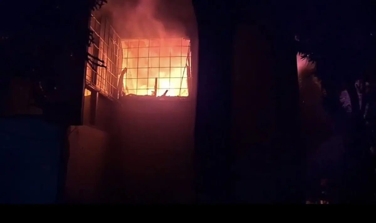 เกิดเหตุไฟไหม้บ้านเรือนประชาชน ภายในซอยพหลโยธิน 63 เมื่อคืนวาน