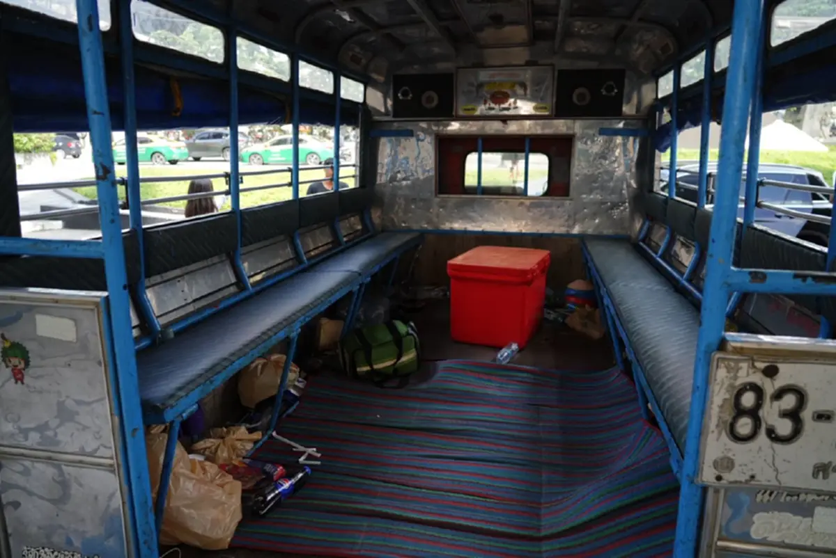 เปิดสภาพภายใน "รถขนฝัน" ถึงไม่หรูแต่พาเด็กหมอนทองสู้สุดใจ