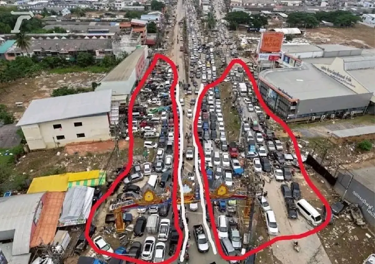 รู้แล้วเหตุผล ใช้รถแบคโฮย้ายรถ หลังชาวบ้านโวยหนัก เหมือนซ้ำเติม