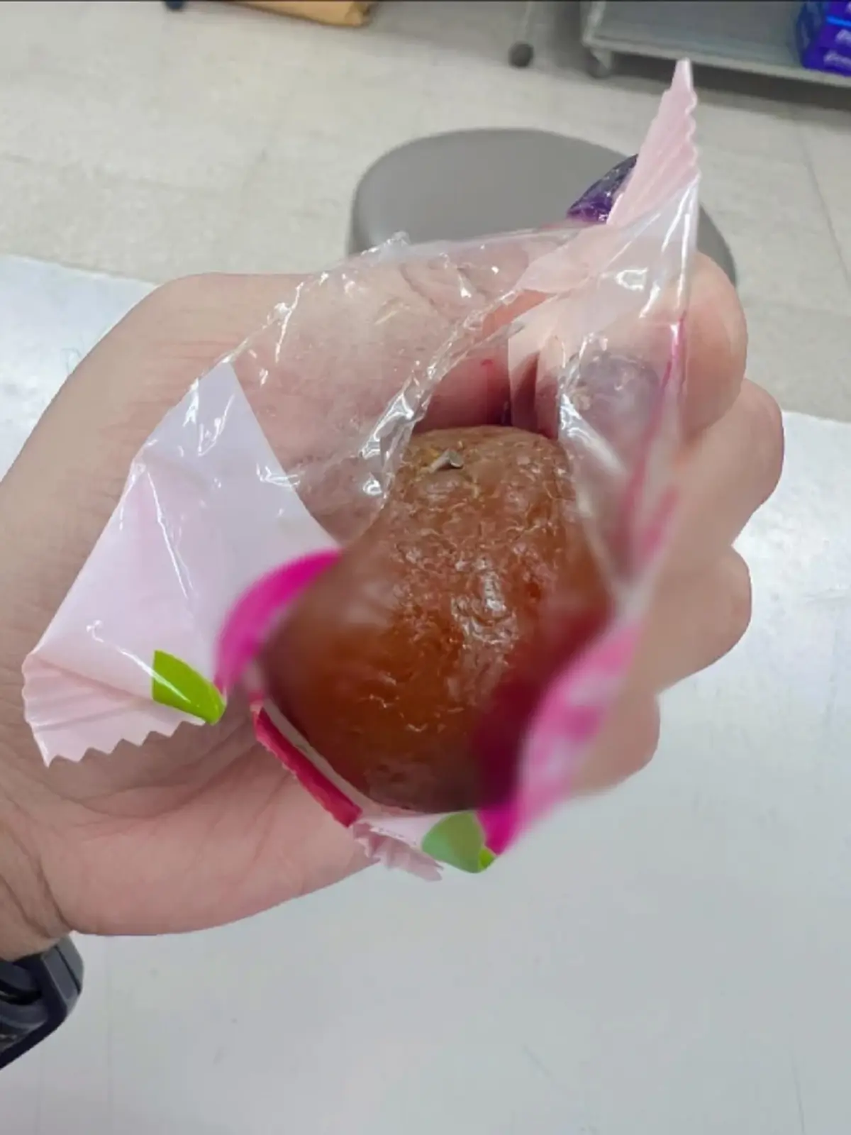 ผู้บริโภคสั่งบ๊วยมาทาน กัดคำแรกไม่เป็นไร คำต่อไปเกือบขิต