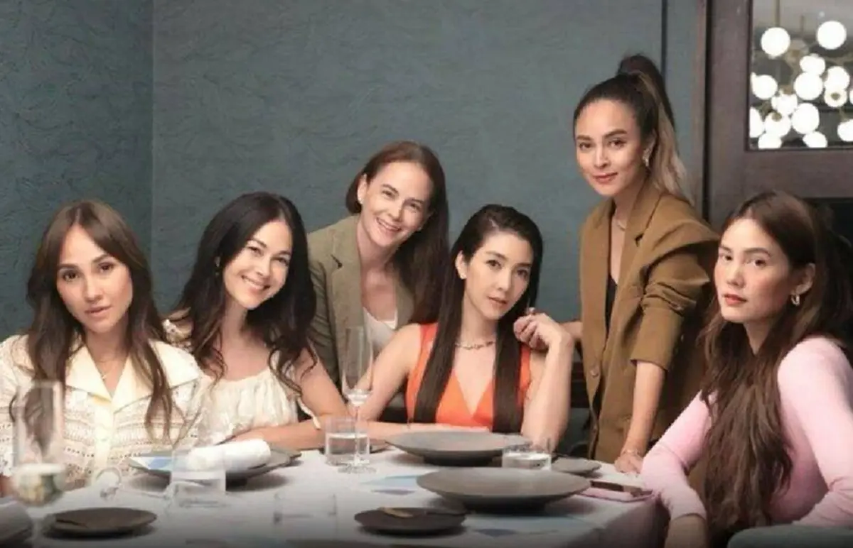 เกิดอะไรขึ้น "เจนสุดา - พอลล่า" พร้อมใจอันฟอลโลว์ "นานา ไรบีนา"