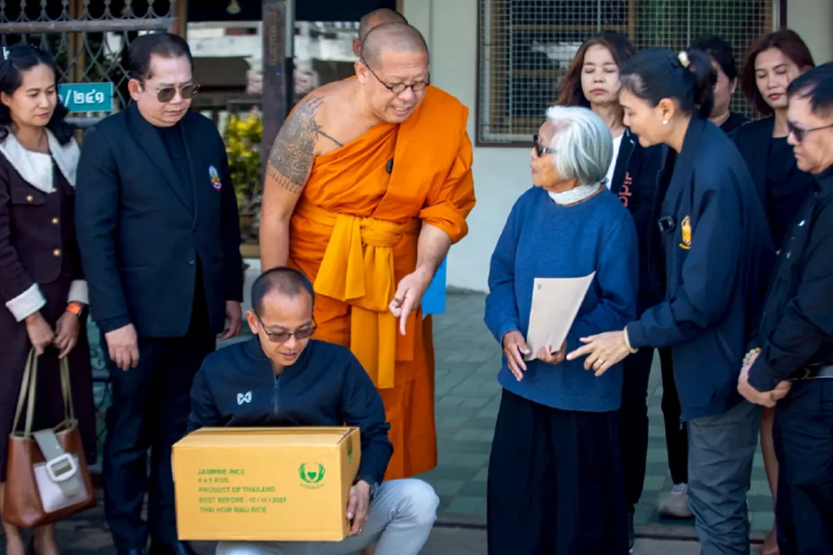 หลวงพี่น้ำฝน นำครู-อสม. ช่วยอดีตครูชุลีพร ชีวิตพลิกในบั้นปลาย