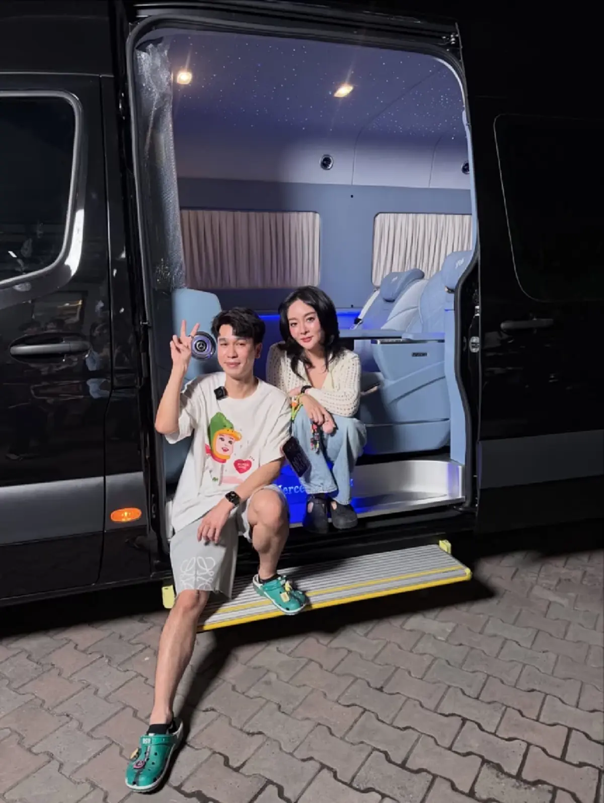 พี่พีท ถอยรถป้ายแดงเป็นของขวัญให้ แก้มบุ๋ม แห่โฟกัสทะเบียนสวย