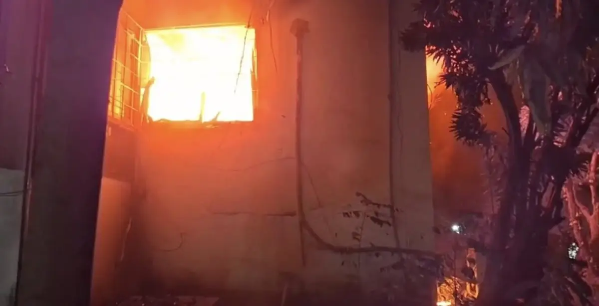 เกิดเหตุไฟไหม้บ้านเรือนประชาชน ภายในซอยพหลโยธิน 63 เมื่อคืนวาน