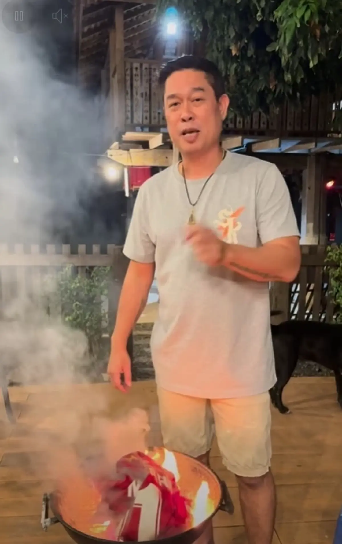 ไม่คิดว่าจะกล้าเผา เปิดราคาเสื้อเซียนพระดัง พร้อมลายเซ็นซาลาห์