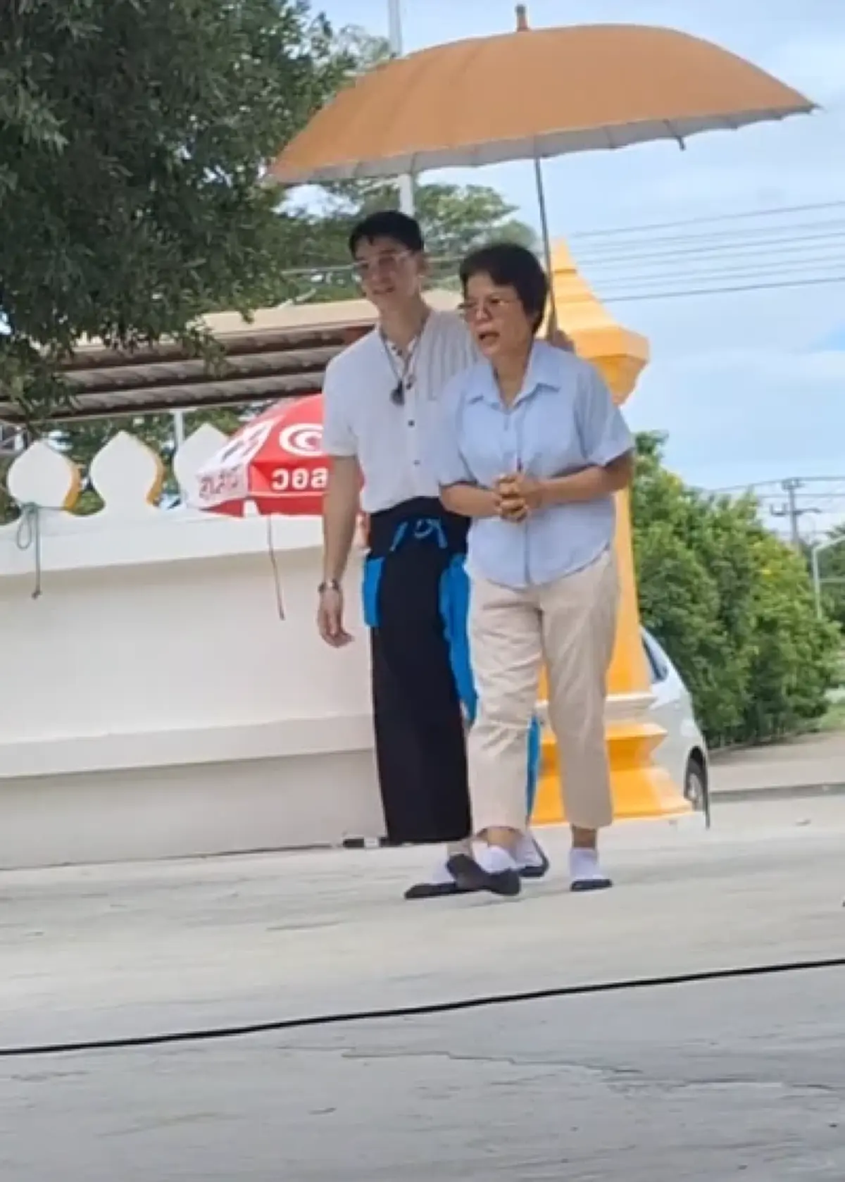 เปิดภาพล่าสุด นักร้องดัง ขวัญใจมหาชน หันหลังเข้าสายบุญเต็มตัว