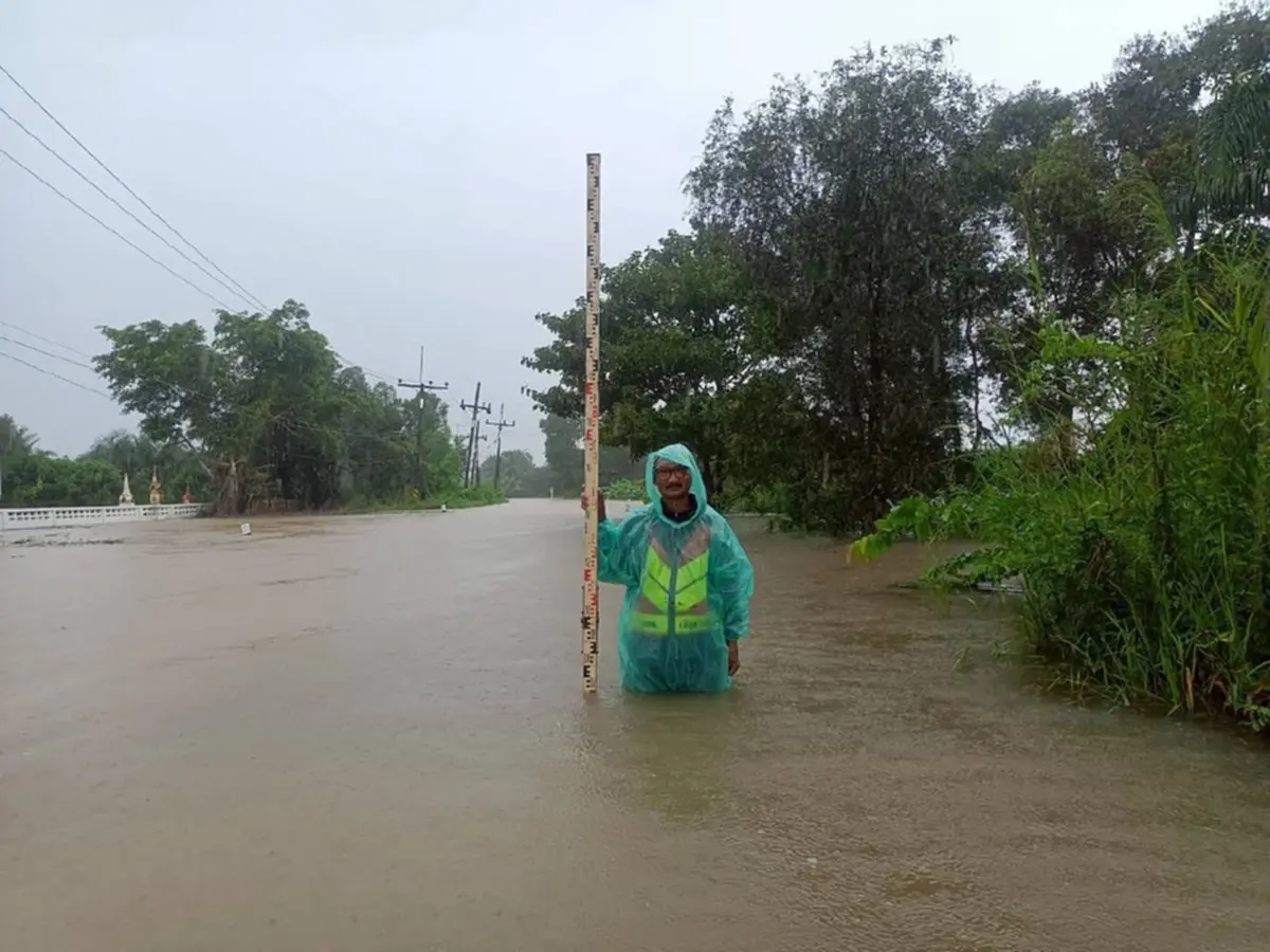 น้ำท่วมภาคใต้ เปิด 14 สายทาง กรมทางหลวงชนบท แจ้งปิดการจราจร
