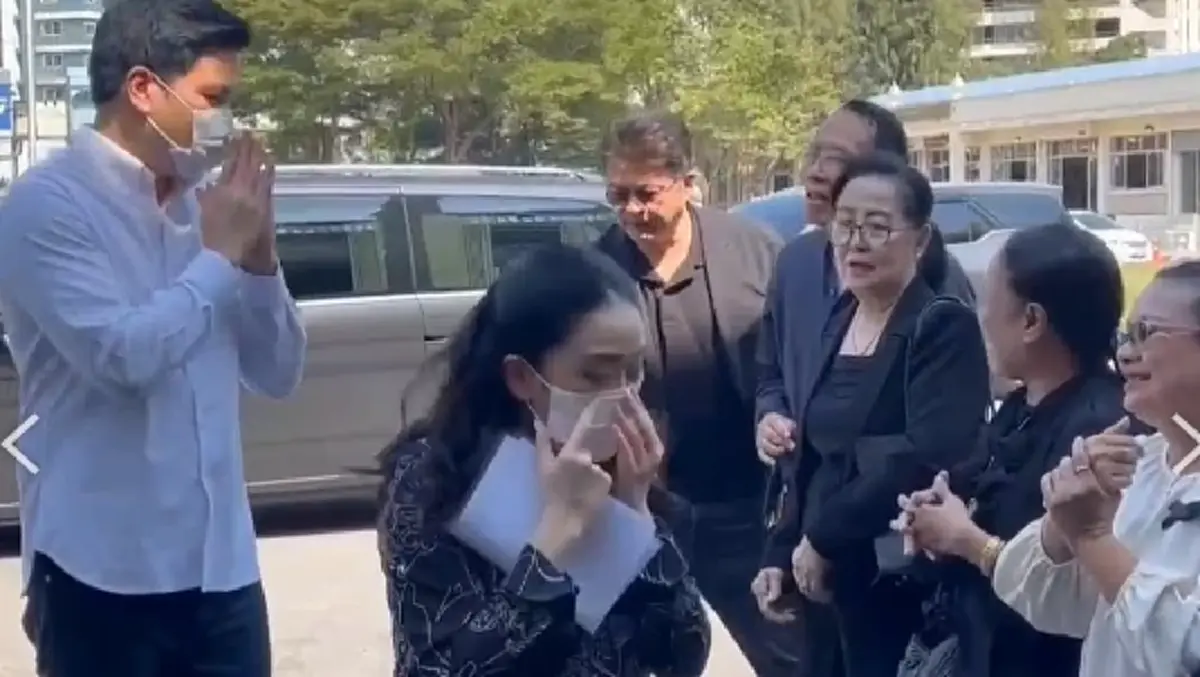 ครอบครัวชินวัตร เยี่ยมใกล้ชิด “ทักษิณ” ที่เรือนจำคลองเปรม