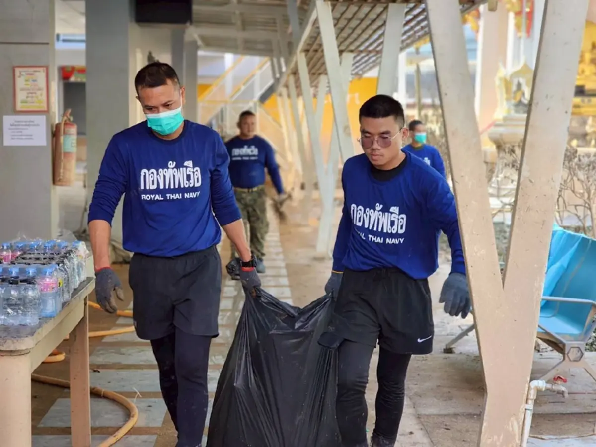 ทัพเรือภาค 2 ลุยช่วย รพ.หาดใหญ่ หลังน้ำท่วม มุ่งคืนบริการฉุกเฉิน