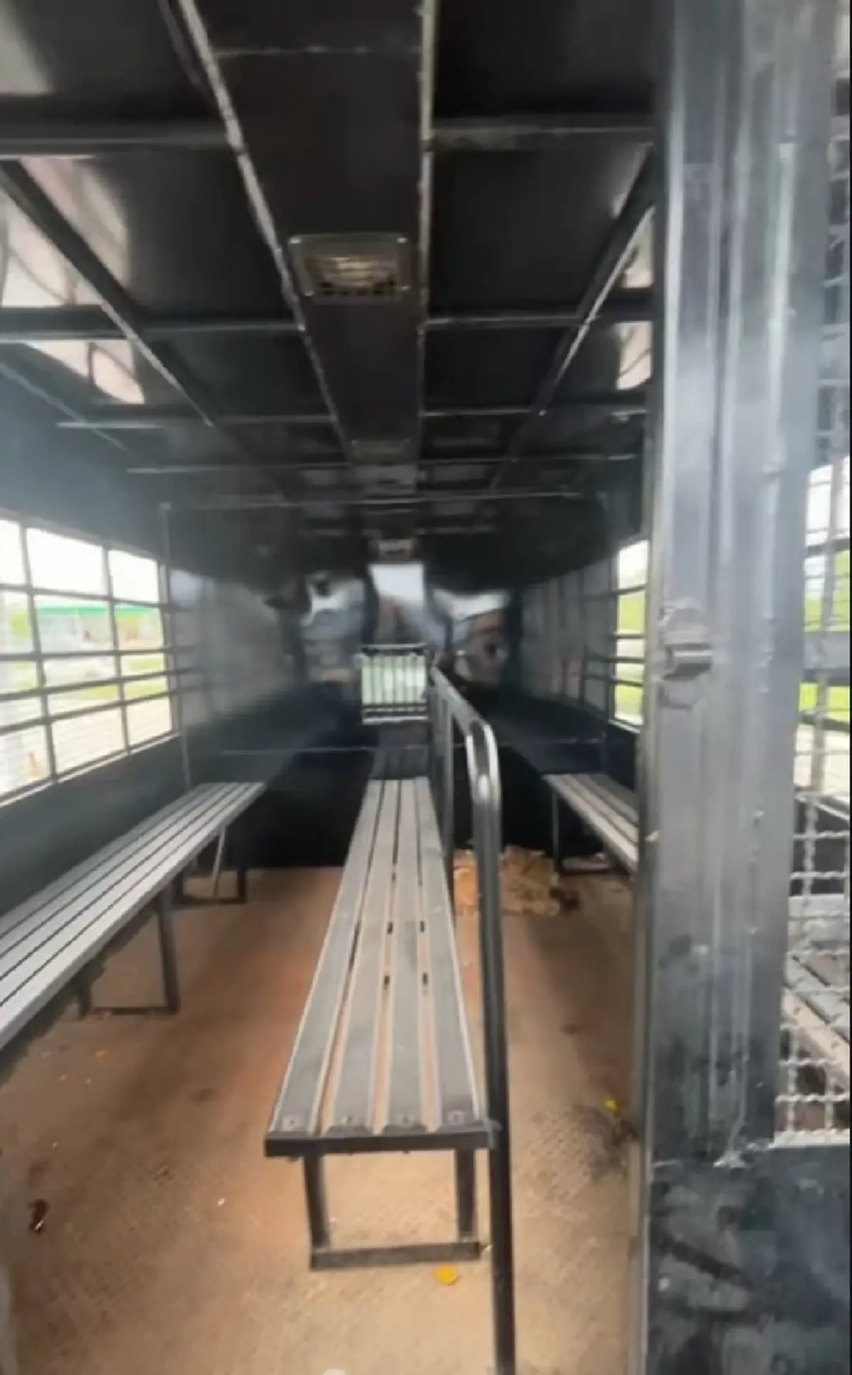 สุดฮา ฝรั่งโบกรถเที่ยวไทย เจอบริการ VIP เชื่อแล้วคนไทยใจดีทุกคน