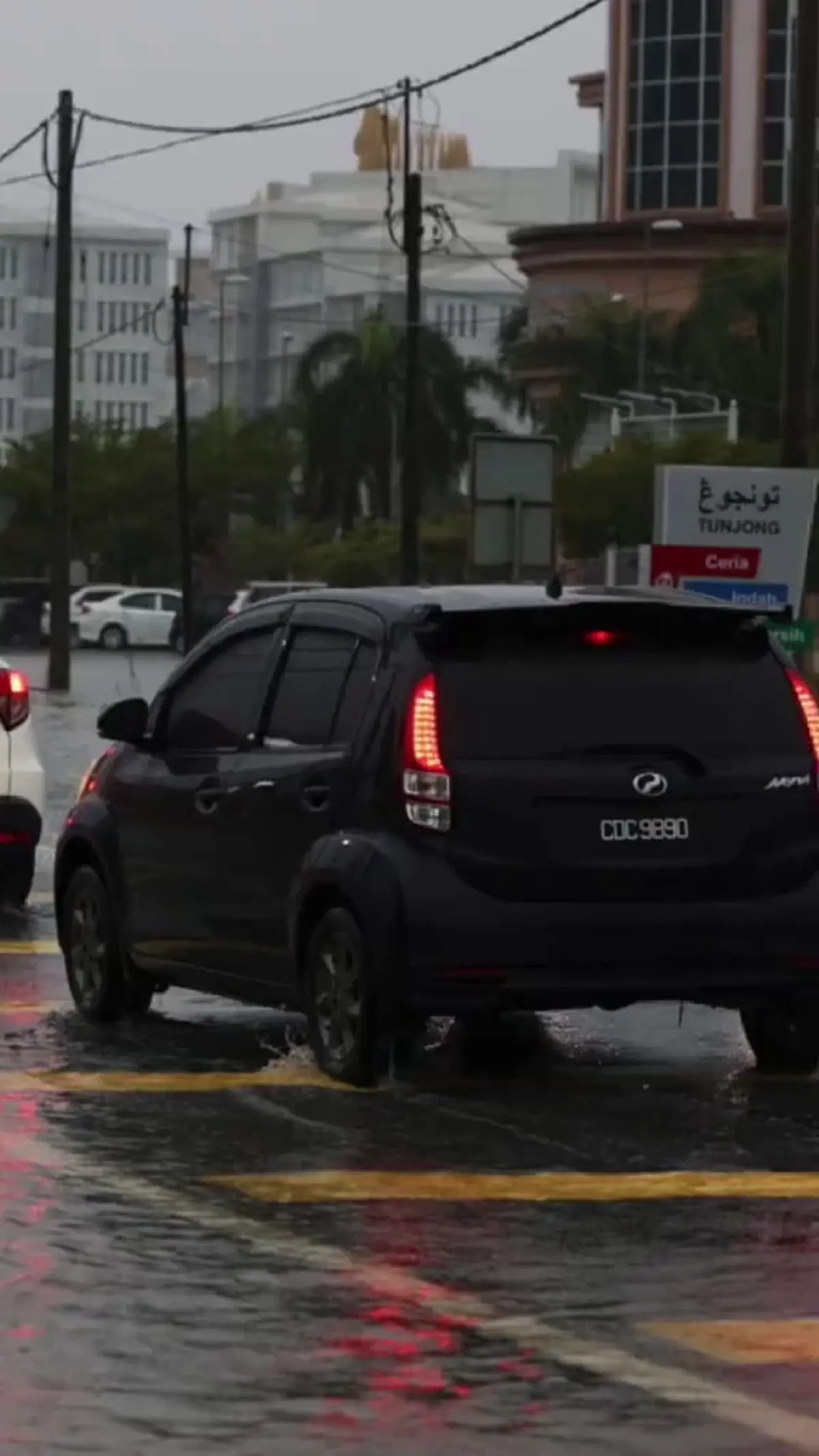 ฝนตกต่อเนื่อง มาเลเซียวิกฤต น้ำท่วมฉับพลัน 7 รัฐ เร่งอพยพประชาชน