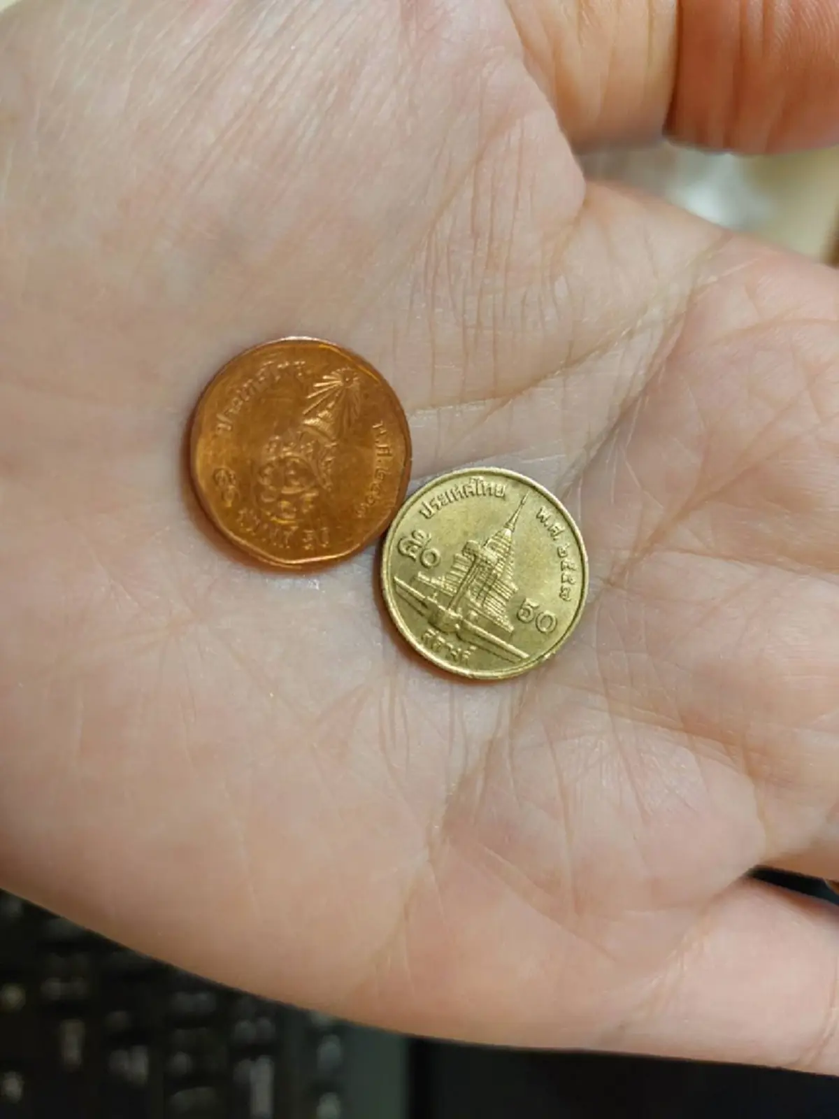 นร.ป.6 ใช้เหรียญ 50 สตางค์ จ่ายค่าโบว์ โดนครูวีนใส่จนอายเพื่อน