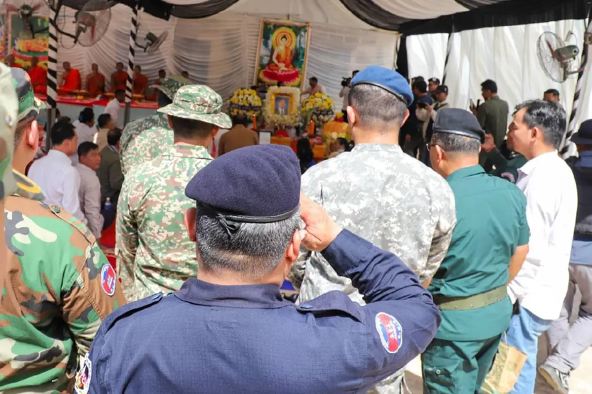 แฉพิรุธ "เขมรการละคร" ตั้งศพ 4 ชั่วโมงเผา เพจดังจี้ถามกลัวอะไร